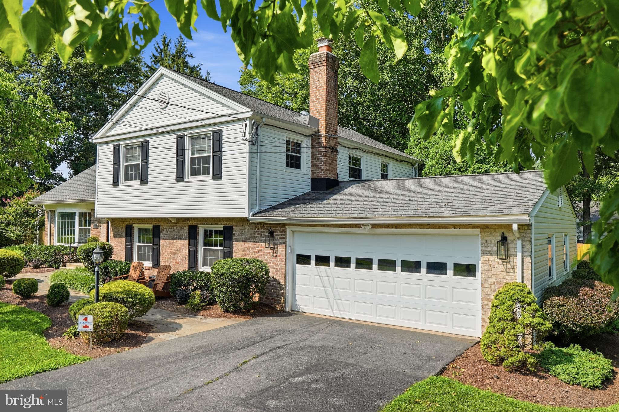 SHERWOOD FOREST MANOR - Residential
