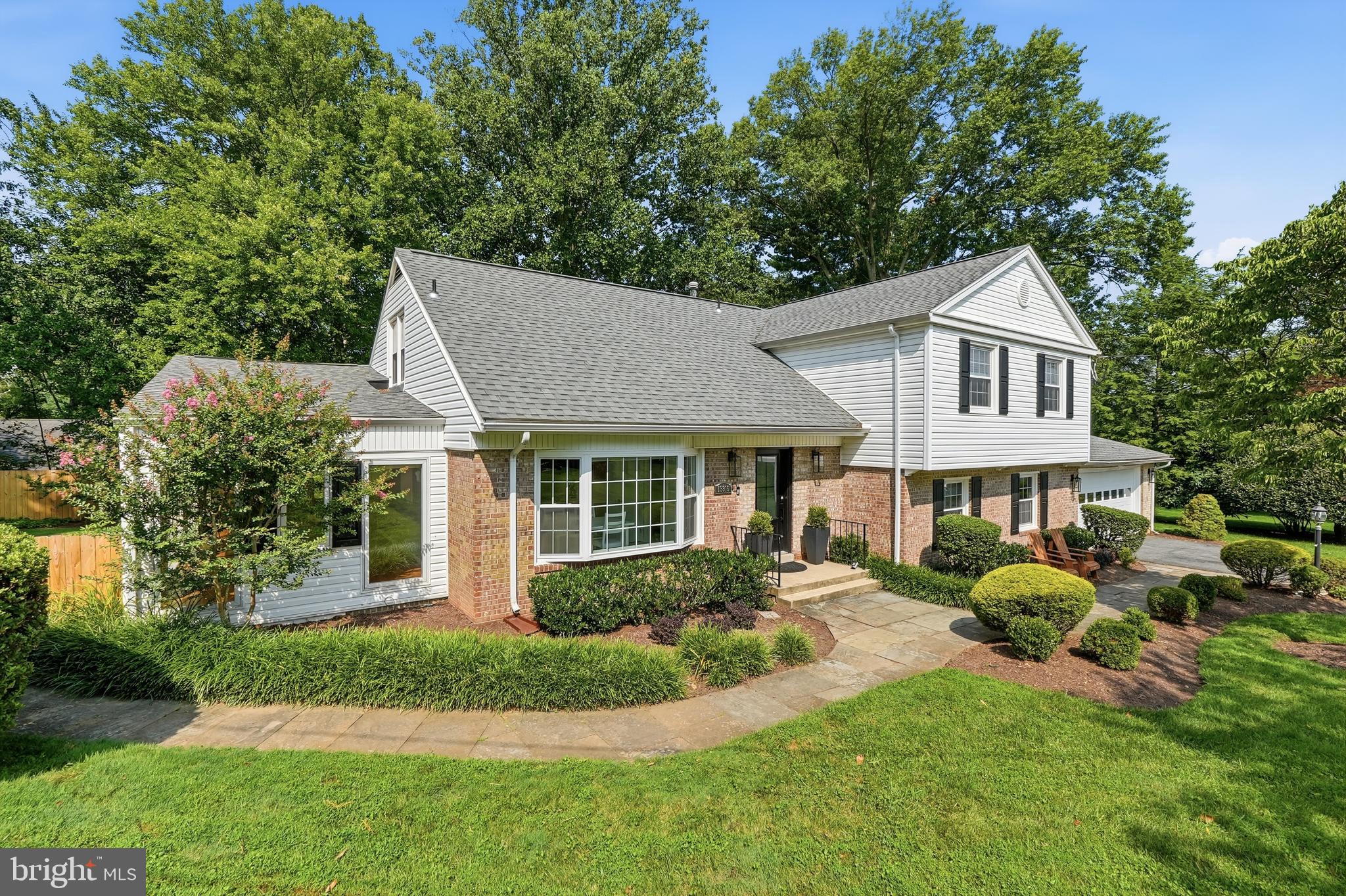 SHERWOOD FOREST MANOR - Residential