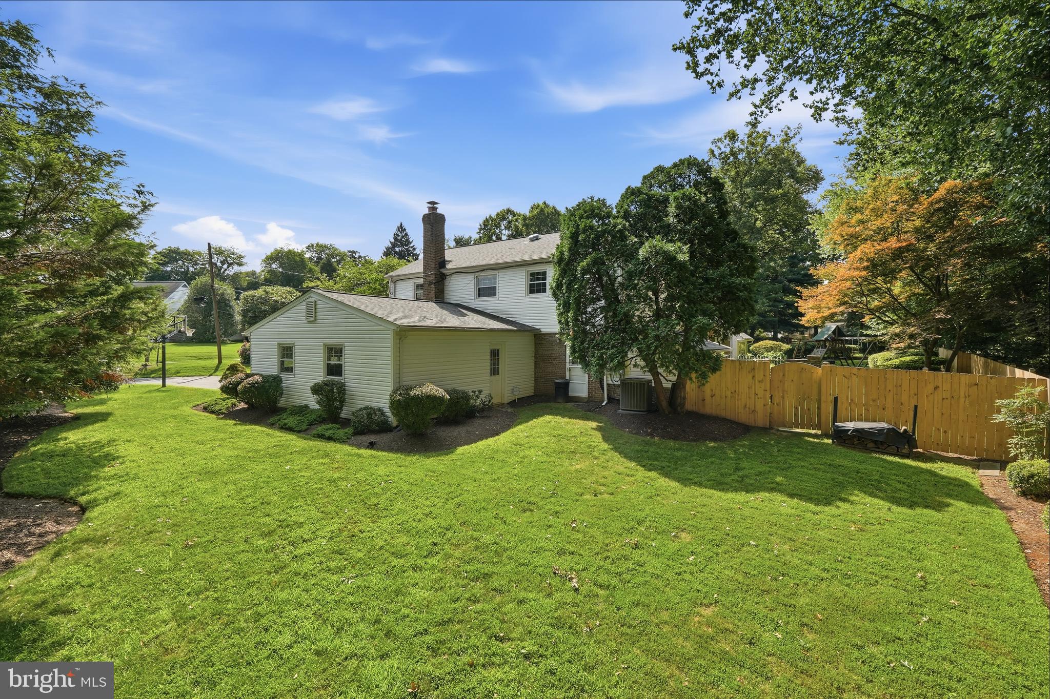 SHERWOOD FOREST MANOR - Residential