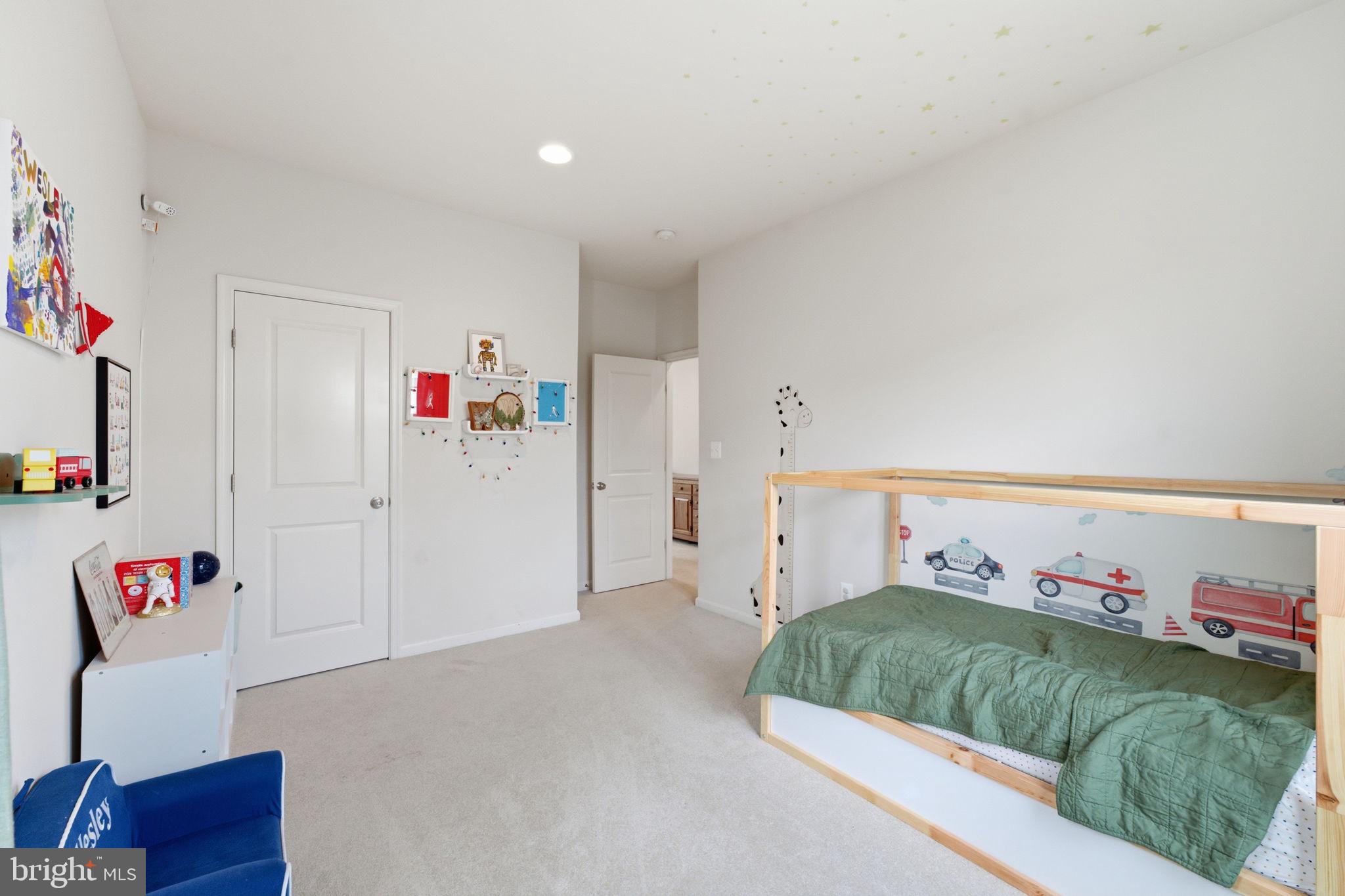 VICTORY LAKES - Residential
