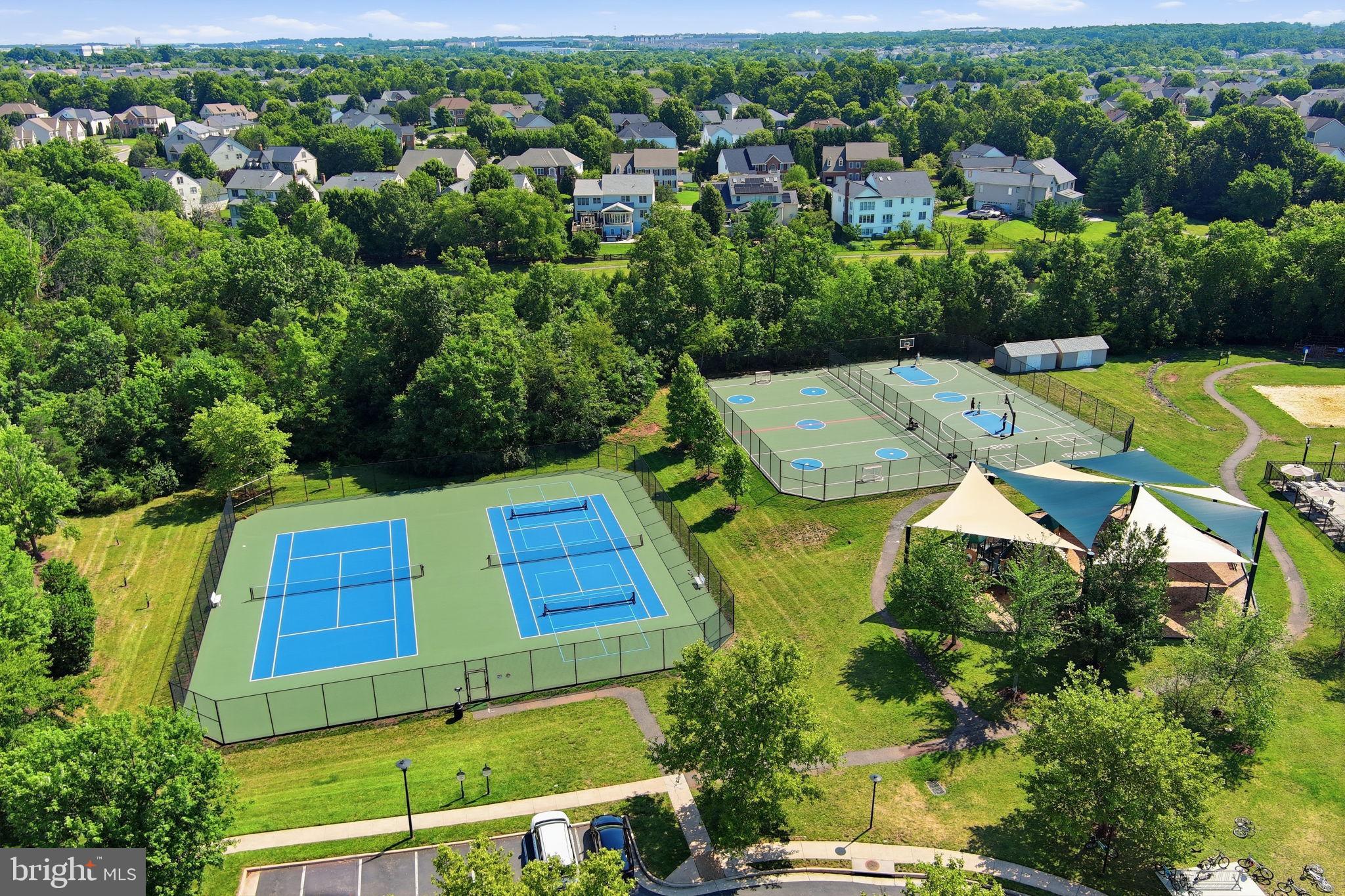 VICTORY LAKES - Residential