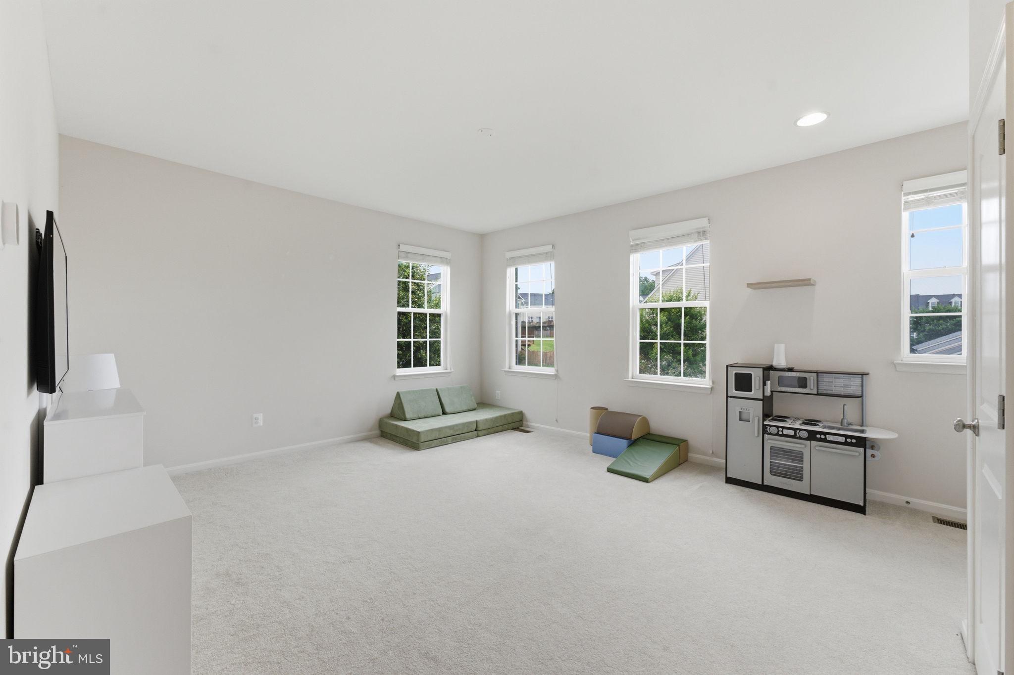 VICTORY LAKES - Residential