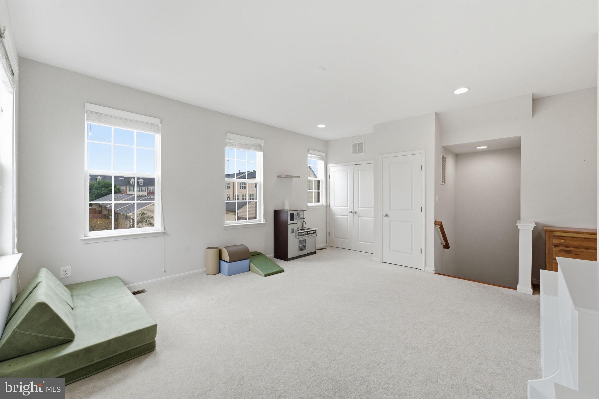 VICTORY LAKES - Residential