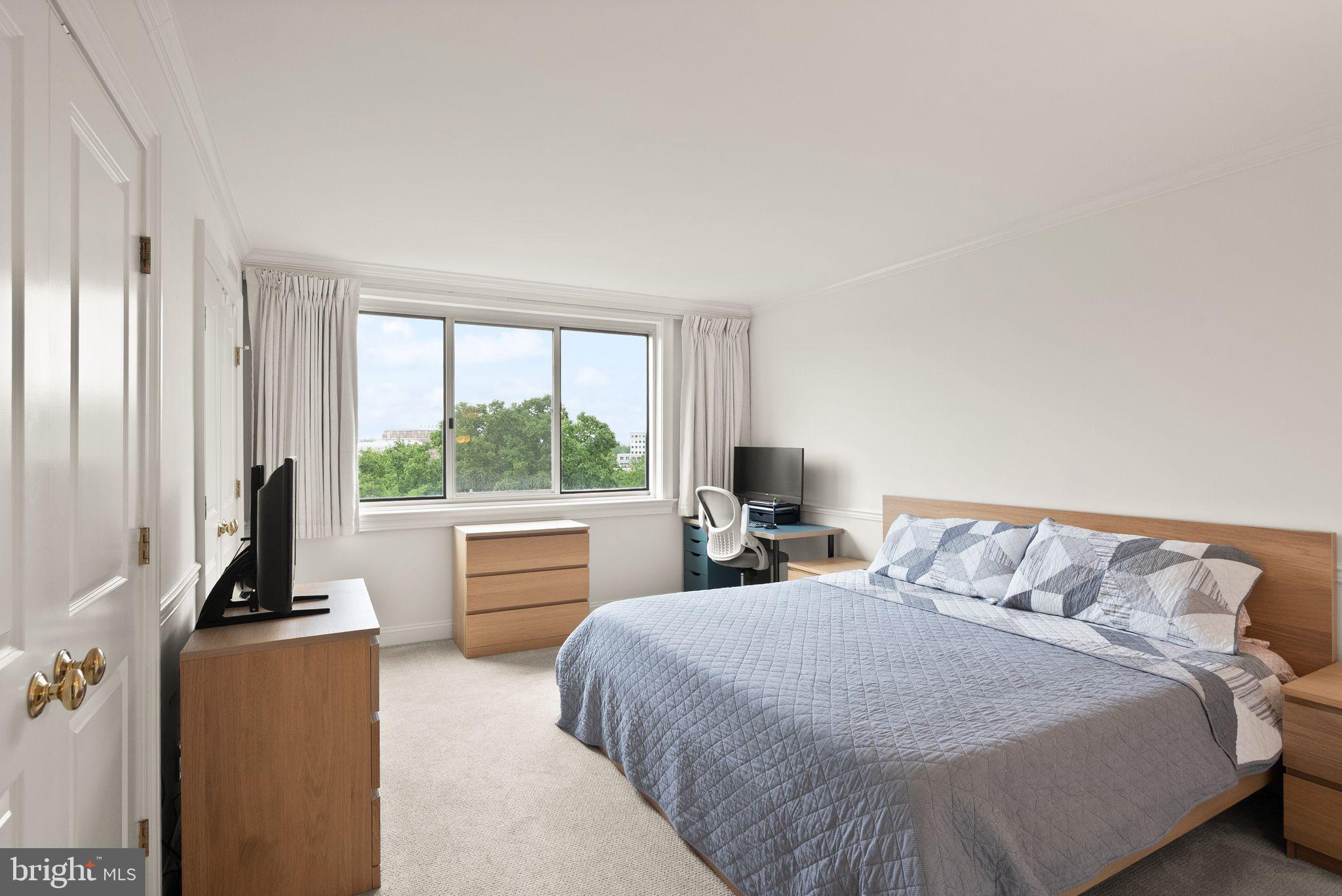 WHITEHALL - Residential