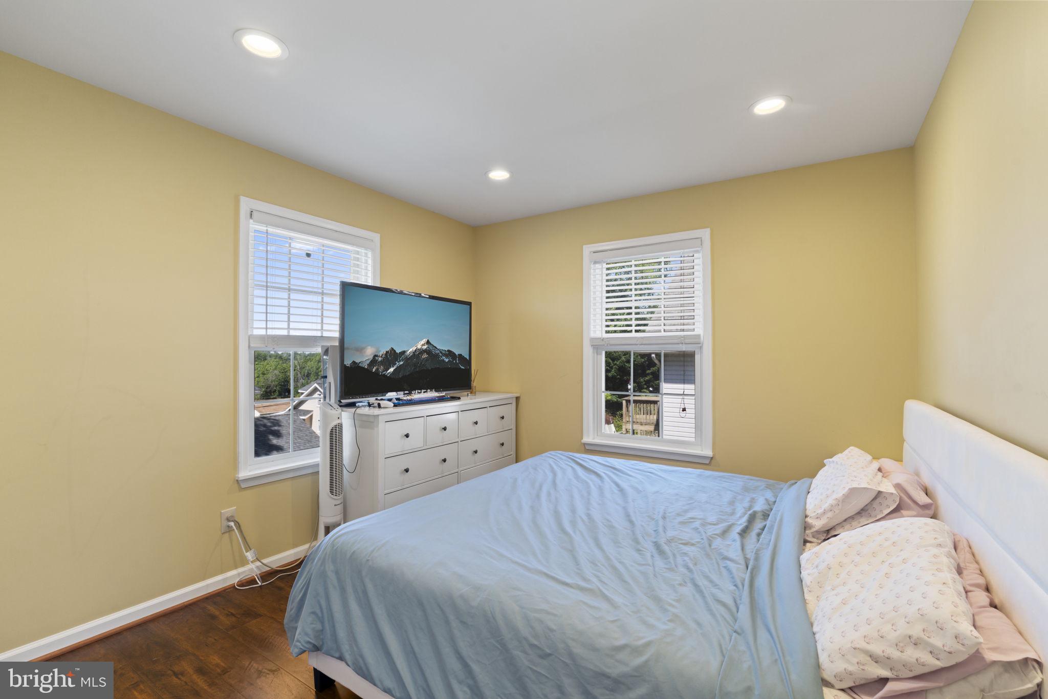 WILLOW GROVE - Residential