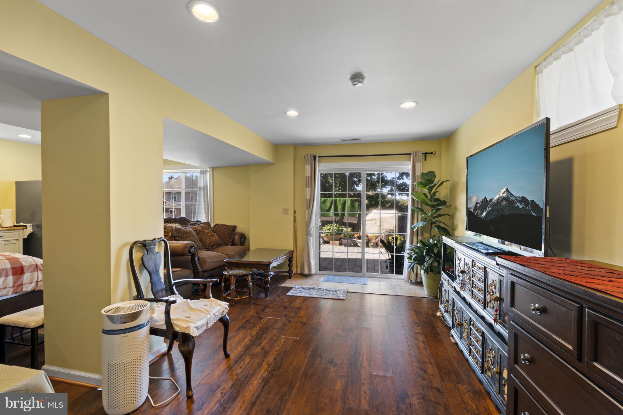 WILLOW GROVE - Residential