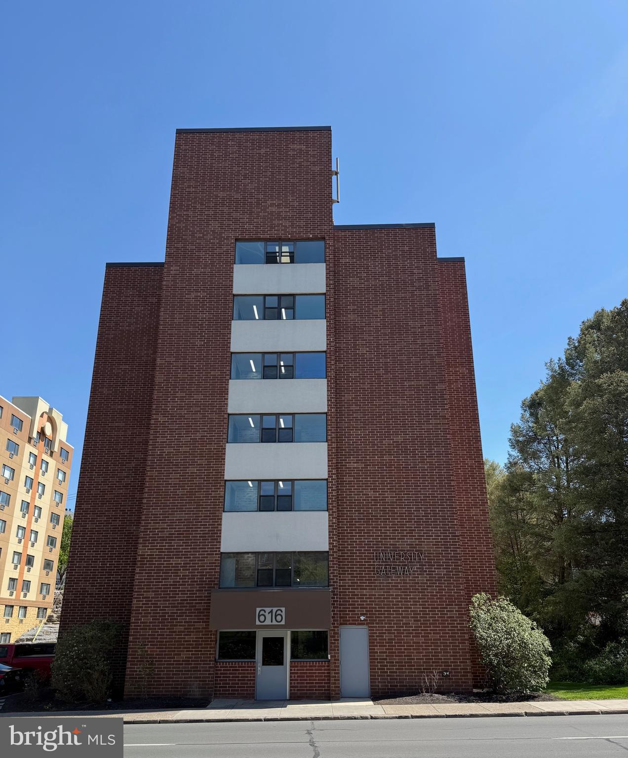 UNIVERSITY GATEWAY - Residential
