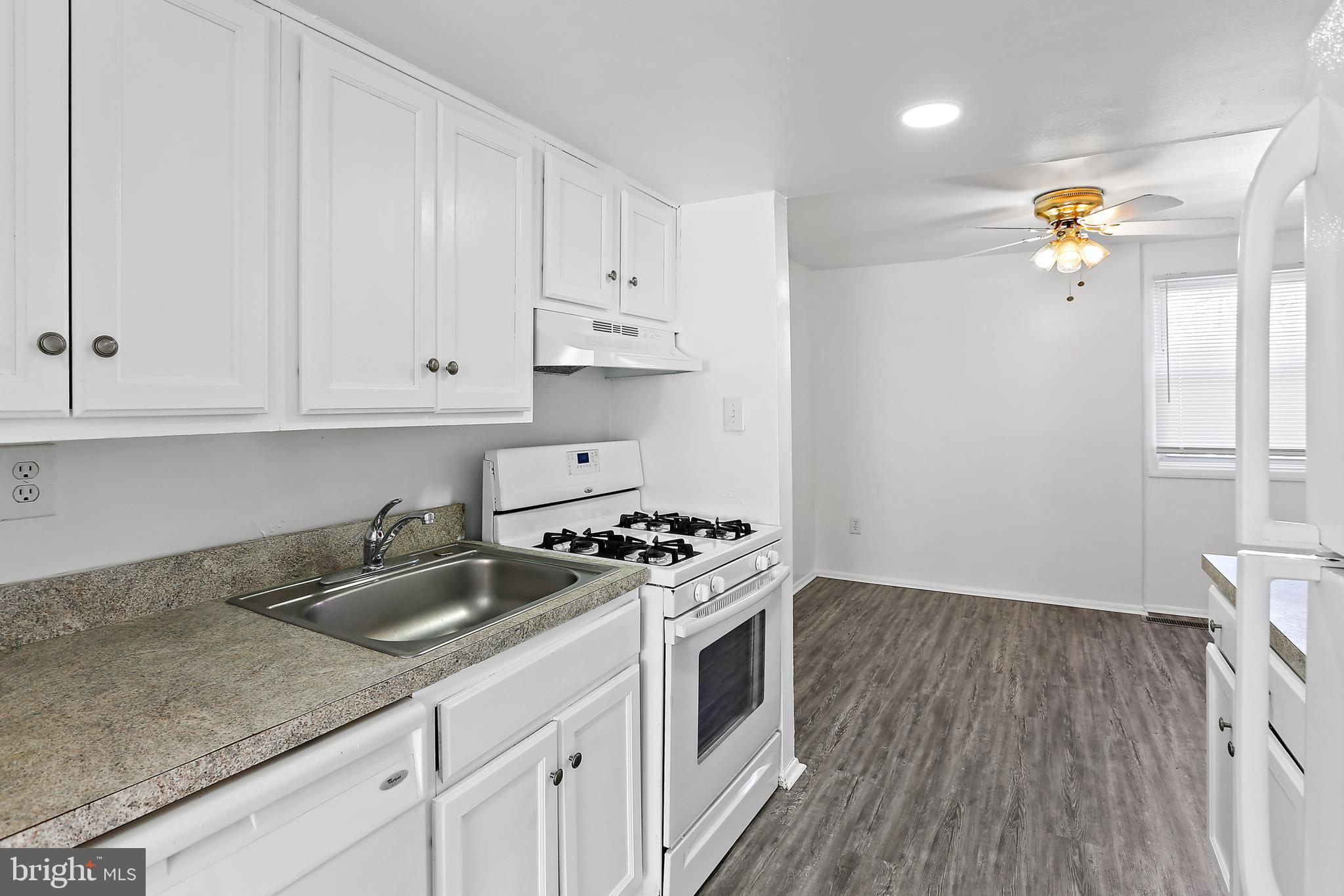 VILLAGE OF OAKLAND MILLS - Residential Lease