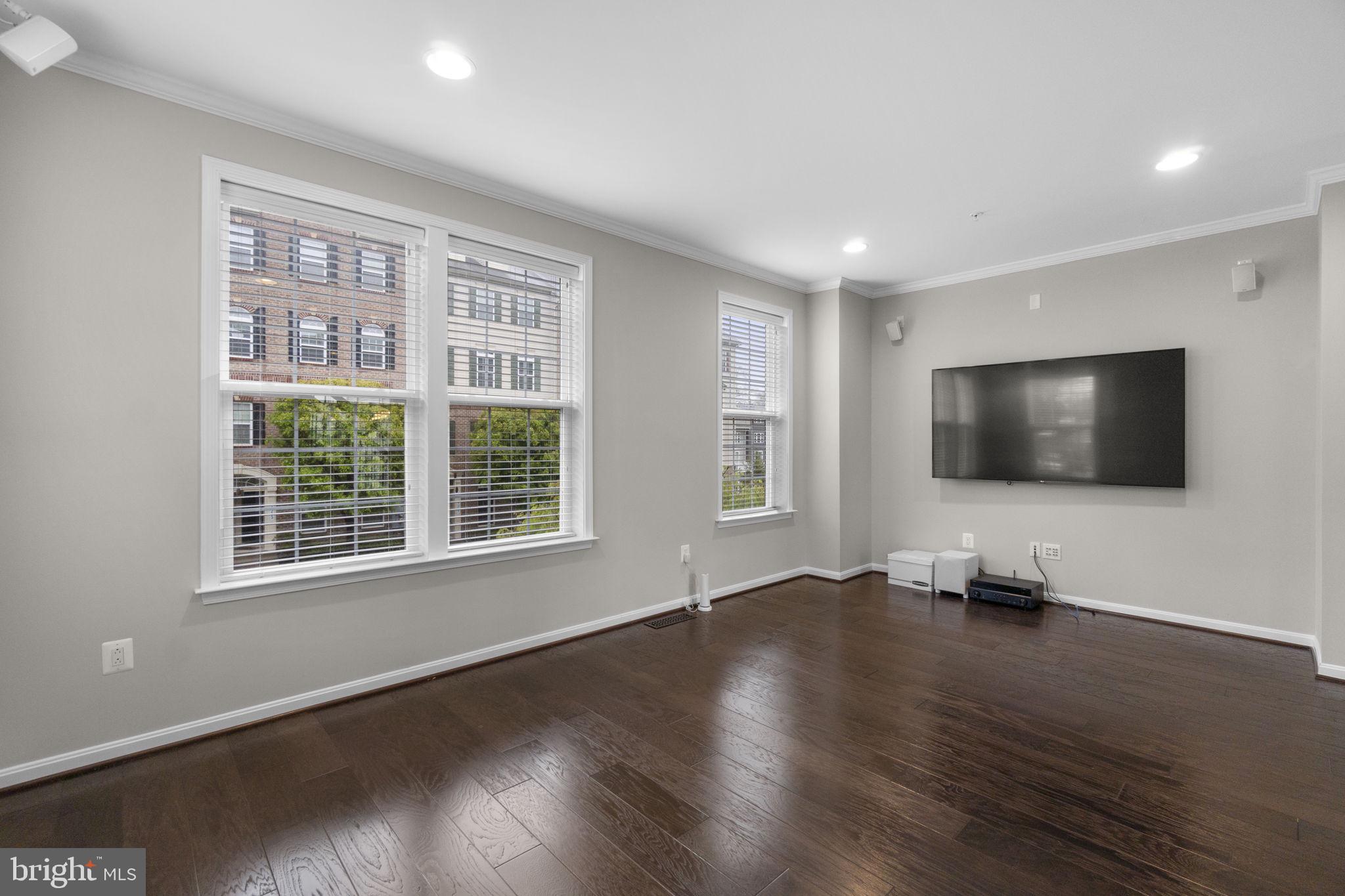 ELKRIDGE CROSSING - Residential