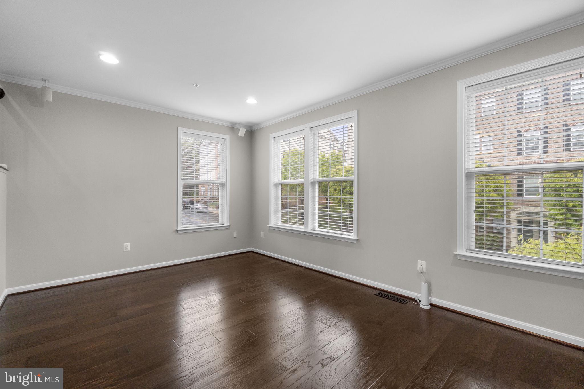 ELKRIDGE CROSSING - Residential
