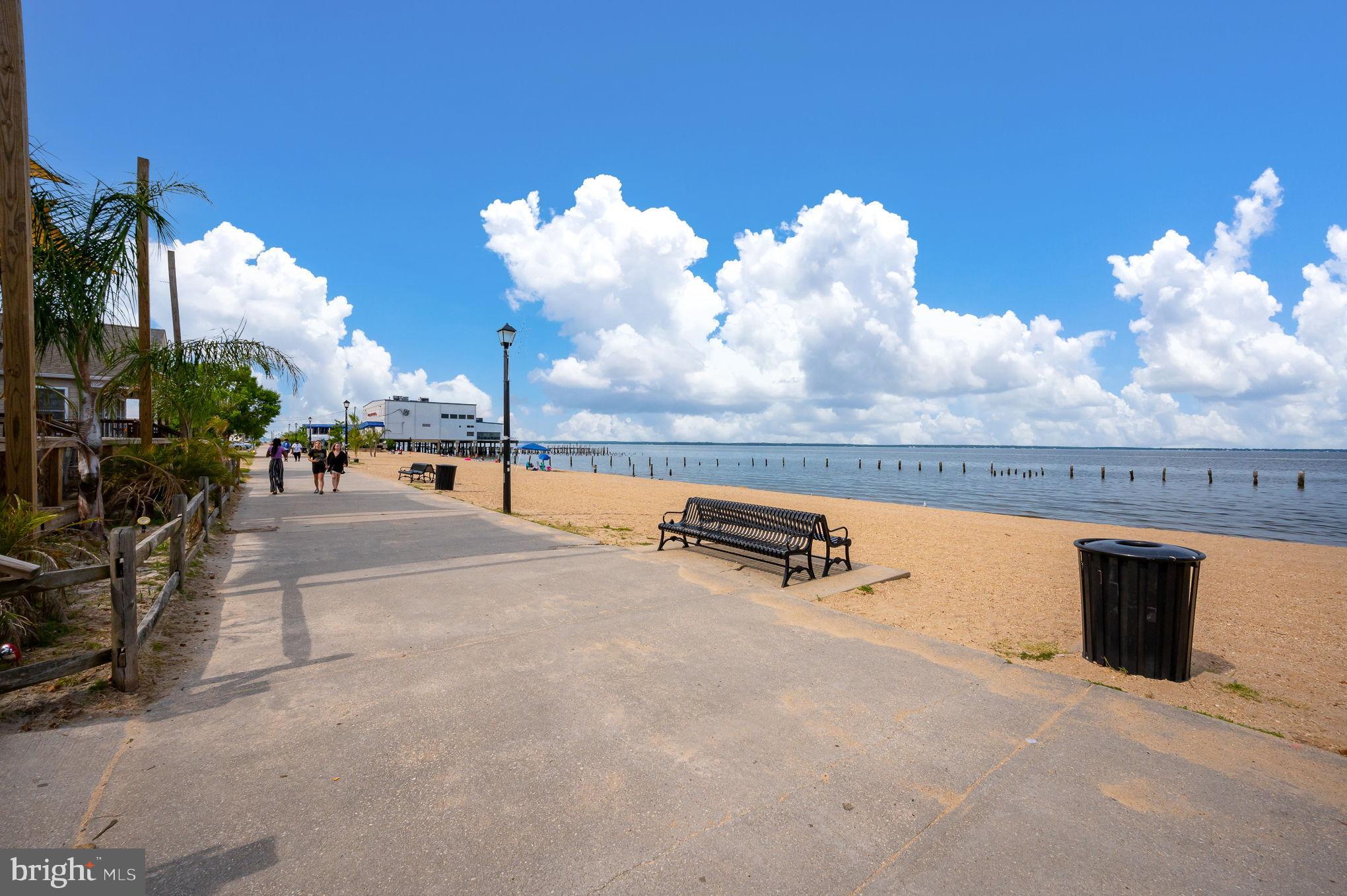COLONIAL BEACH - Residential
