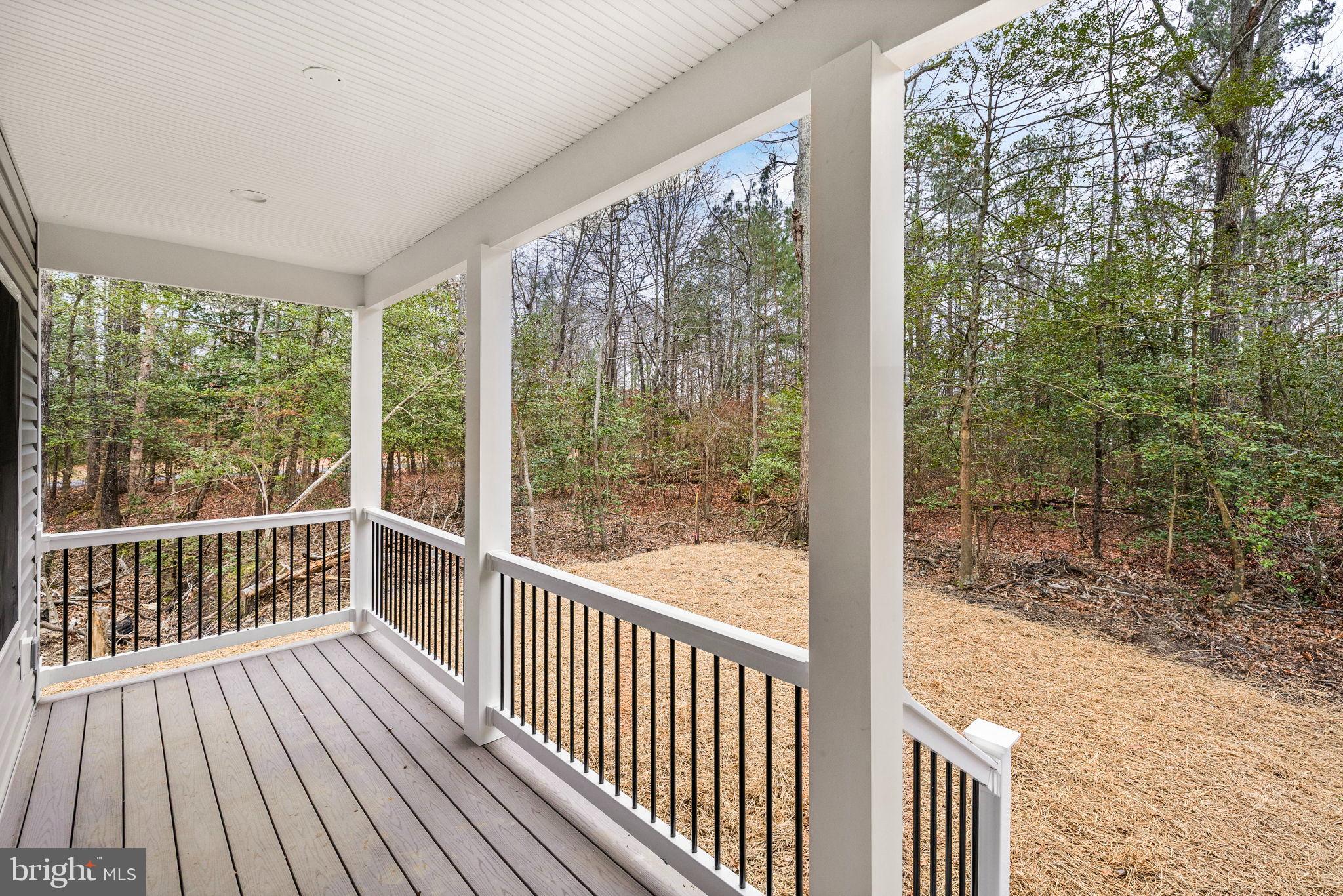 COLONIAL BEACH - Residential