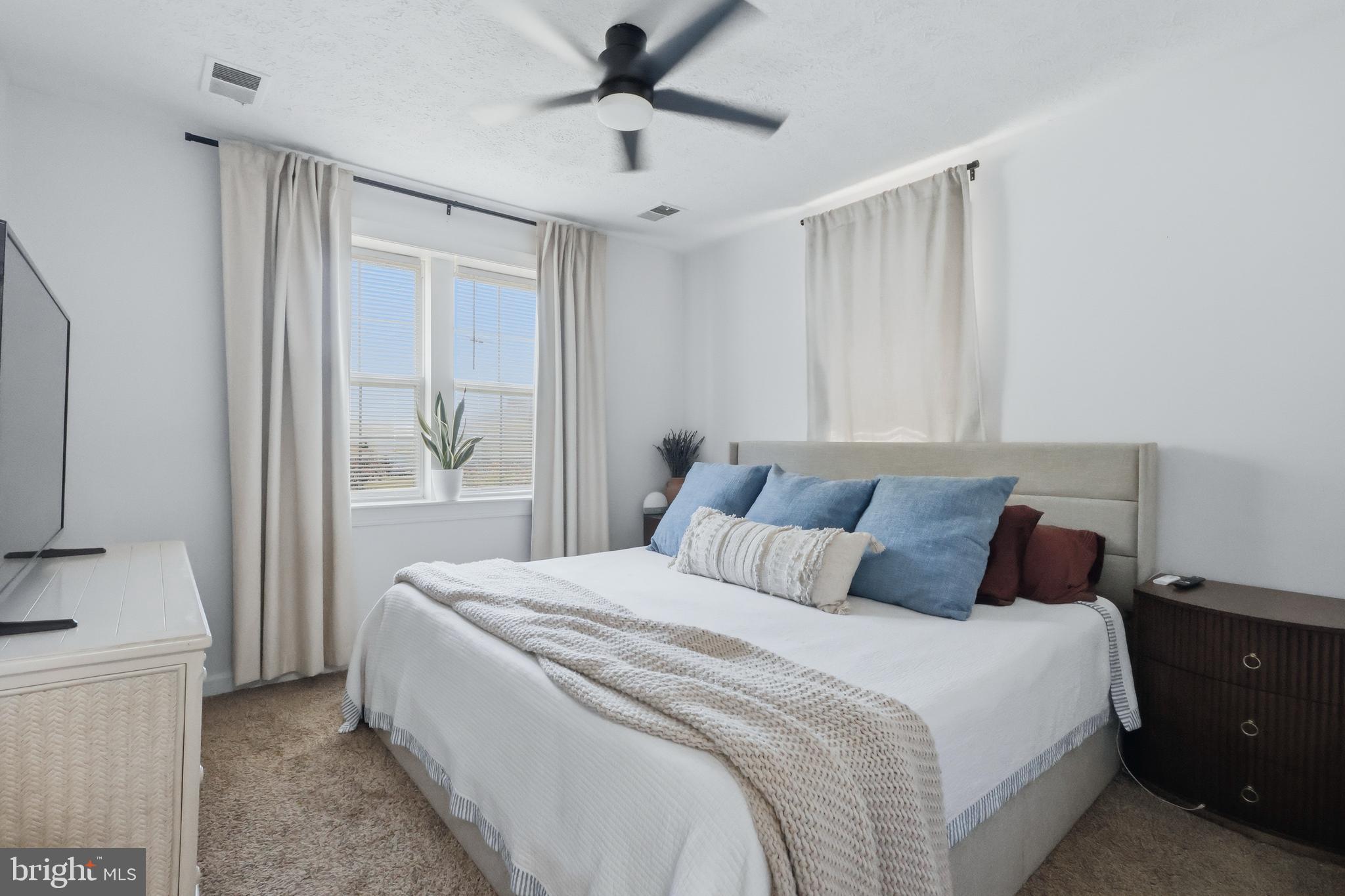 HOLLYWOOD SHORES - Residential