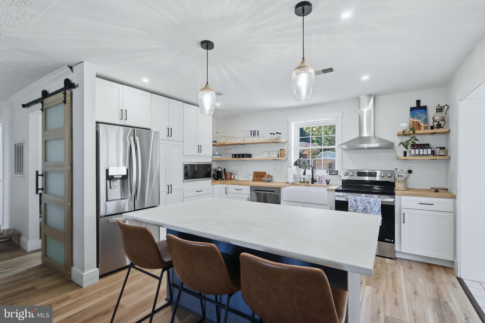 HOLLYWOOD SHORES - Residential