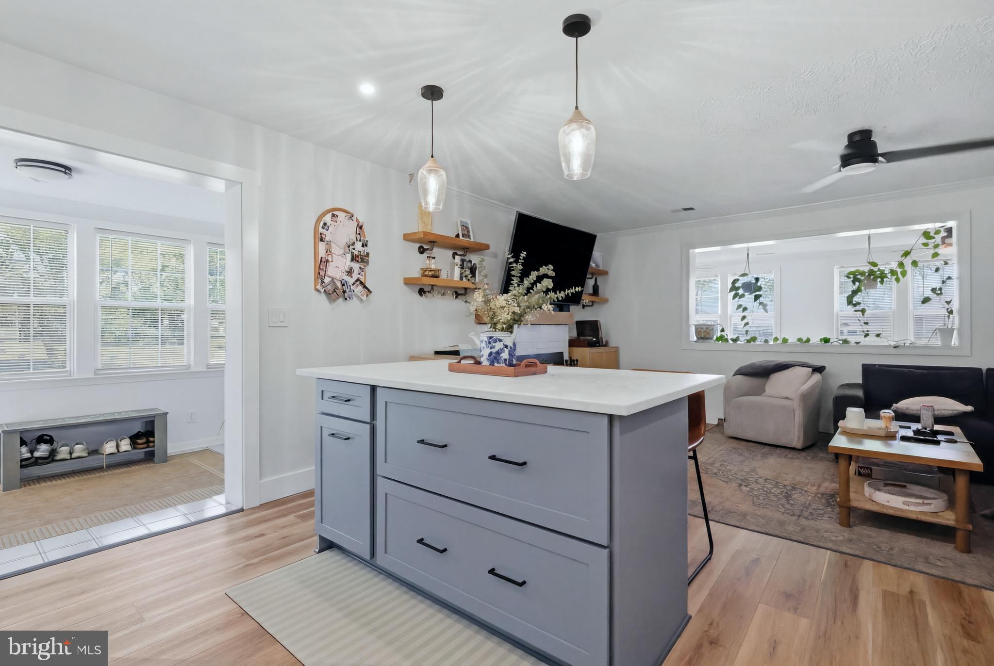 HOLLYWOOD SHORES - Residential