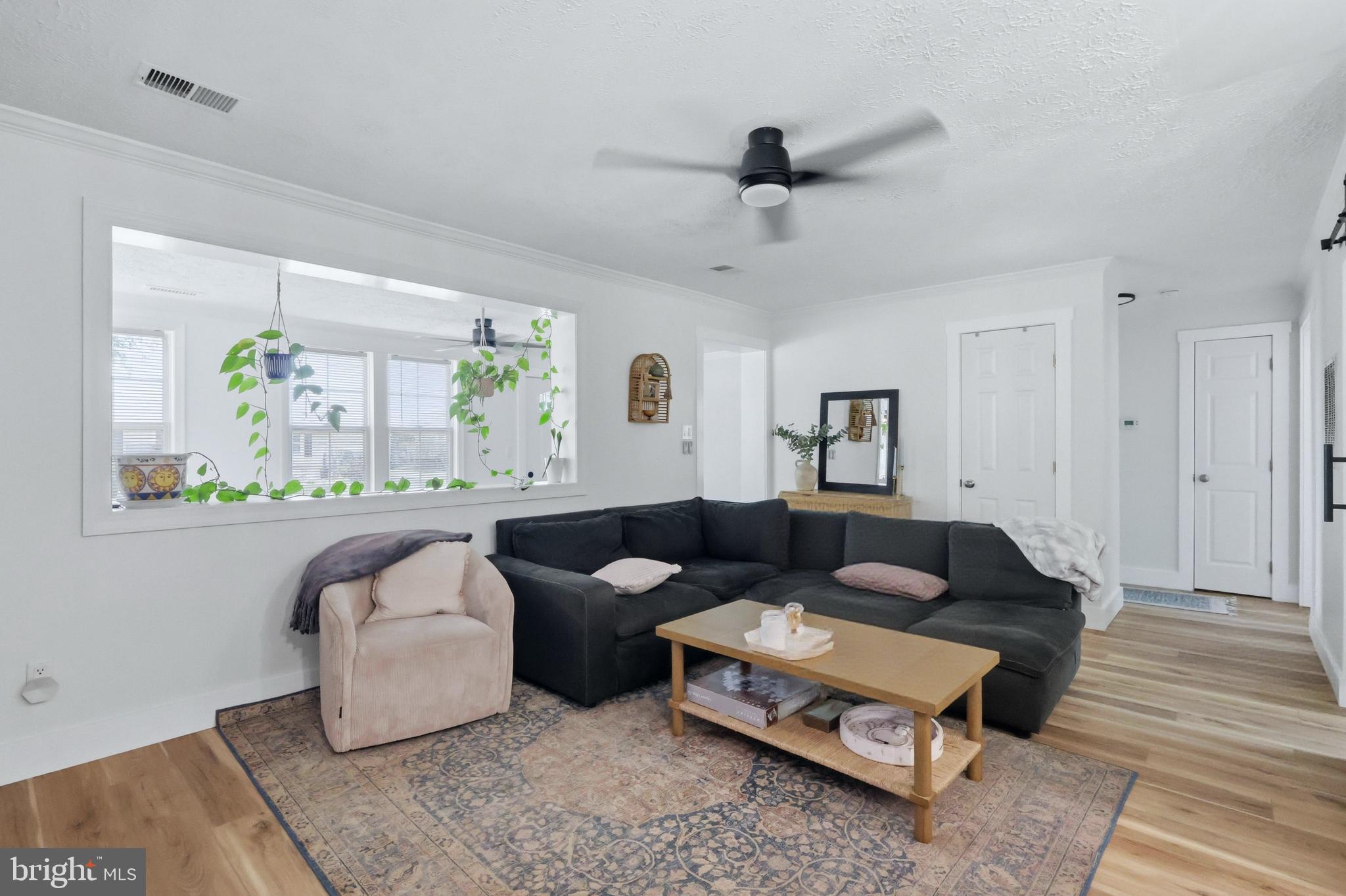 HOLLYWOOD SHORES - Residential