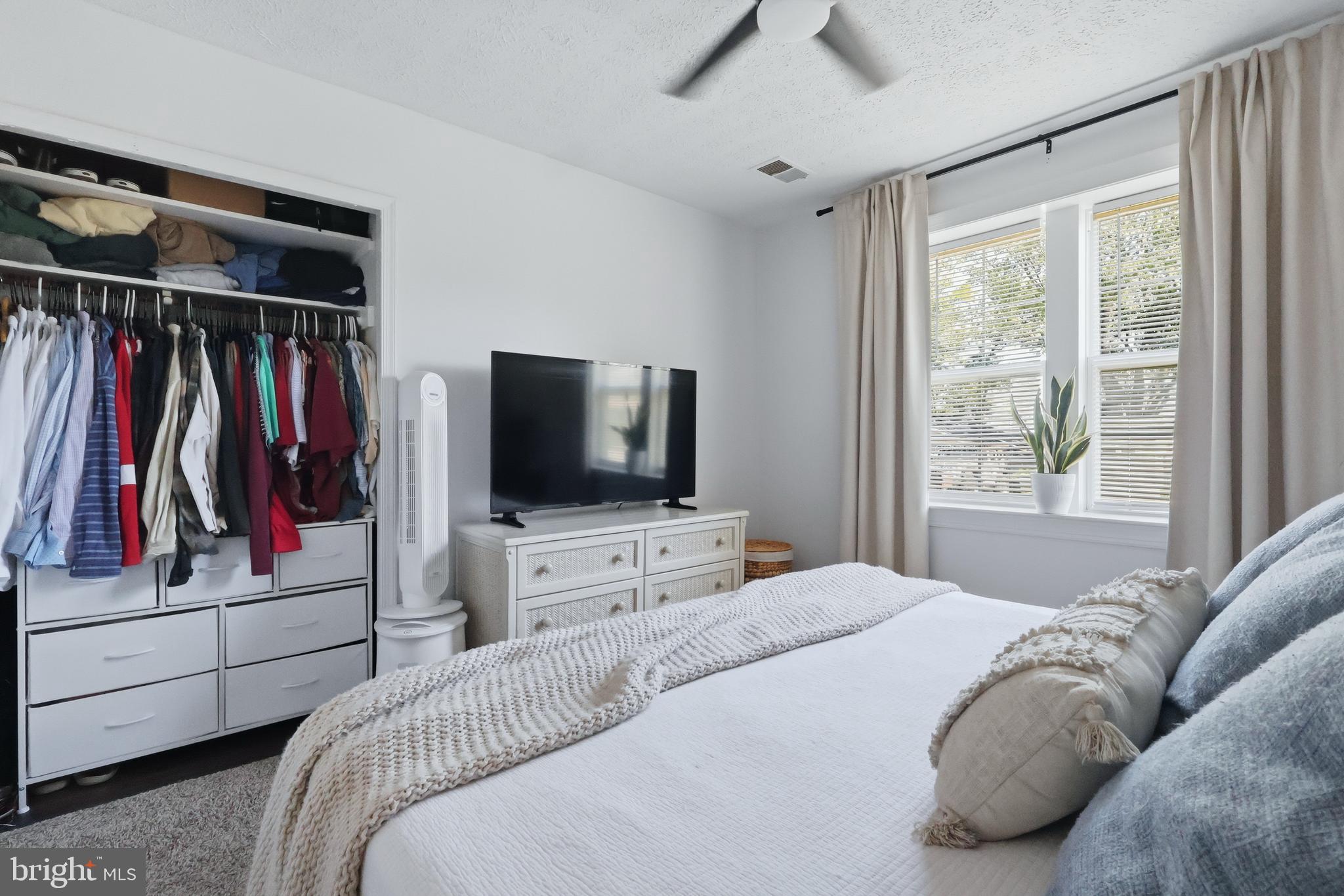 HOLLYWOOD SHORES - Residential