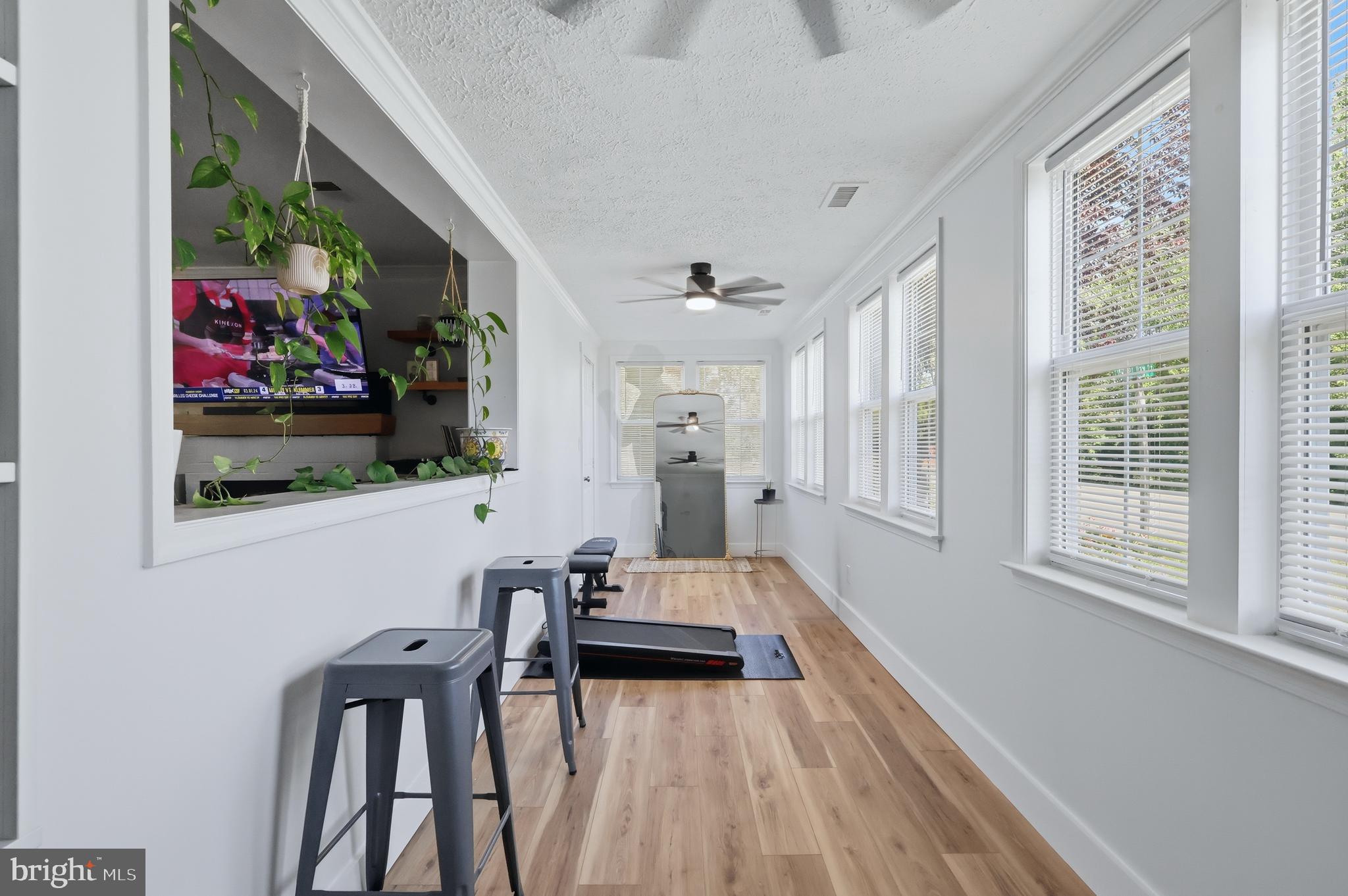 HOLLYWOOD SHORES - Residential