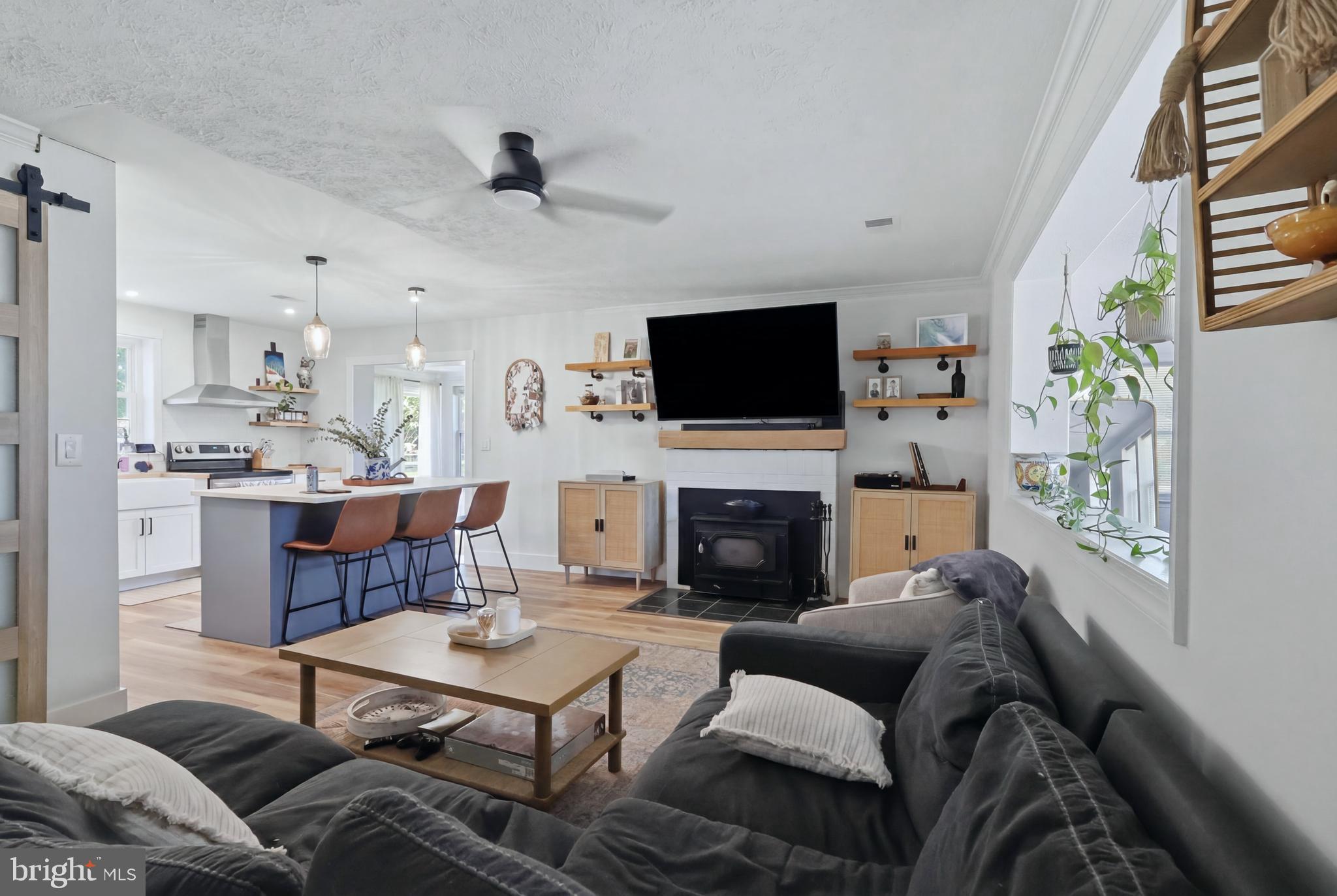 HOLLYWOOD SHORES - Residential