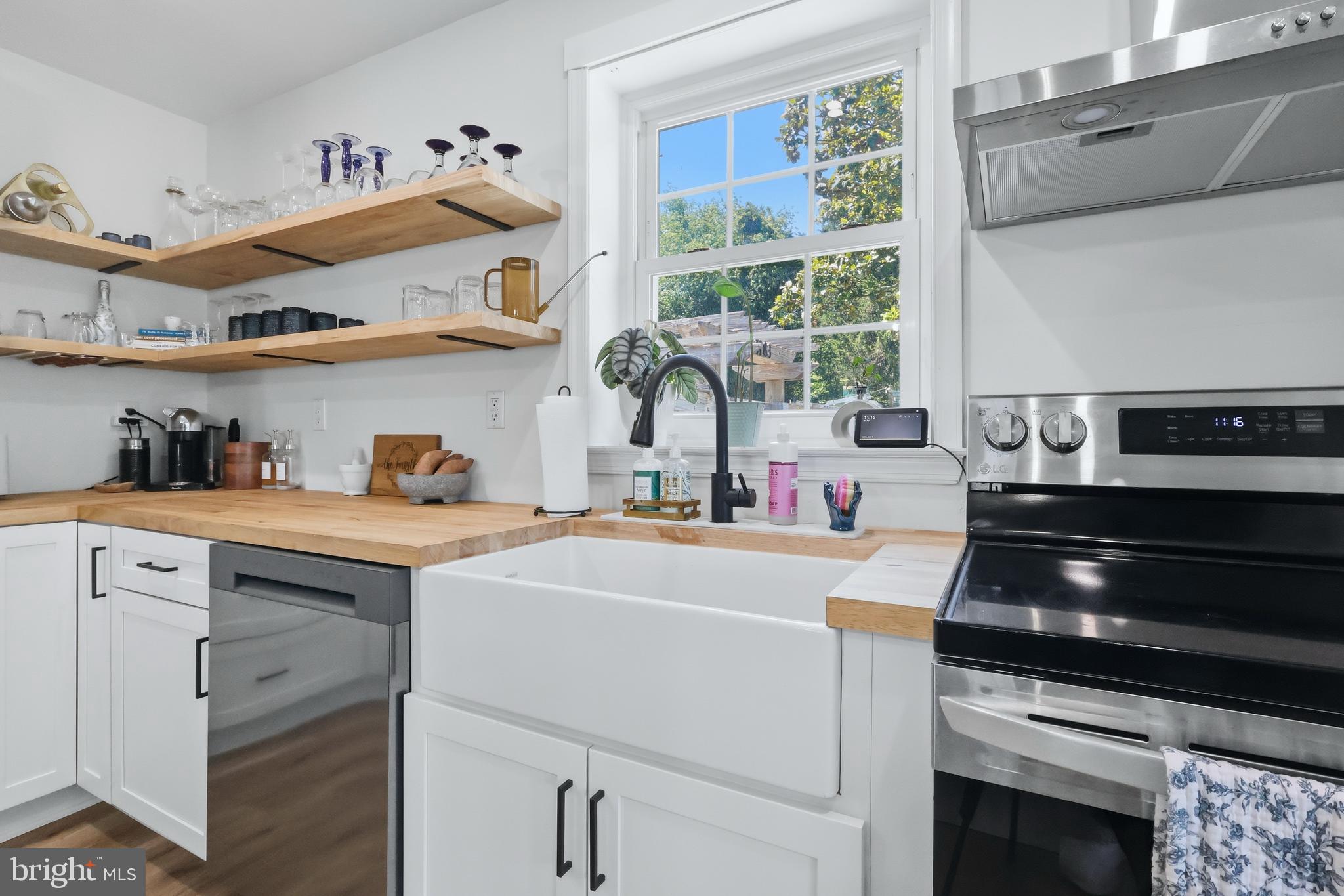 HOLLYWOOD SHORES - Residential