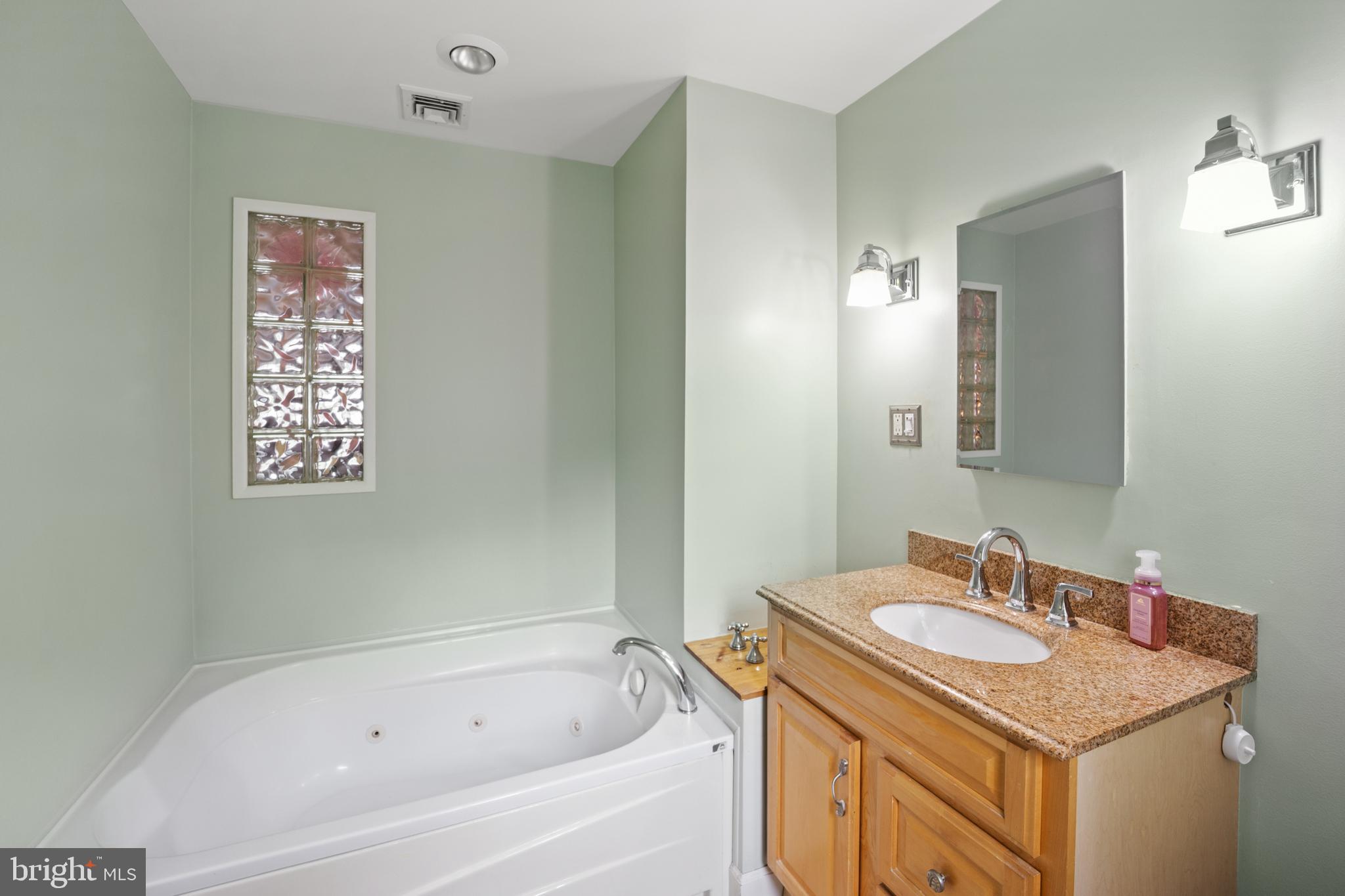 SOUTHAMPTON HILLS - Residential