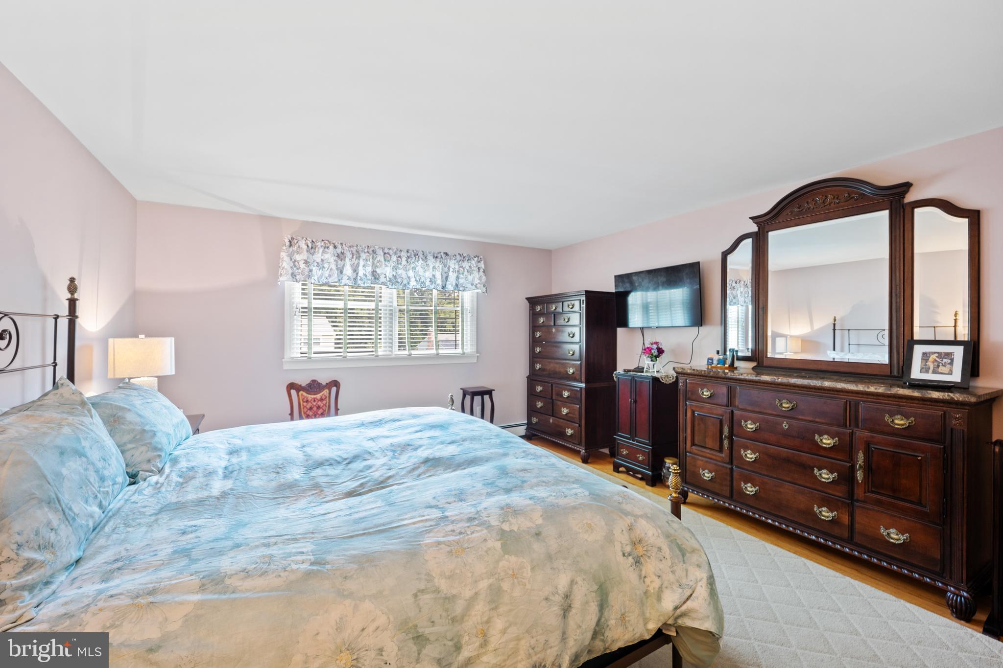 SOUTHAMPTON HILLS - Residential
