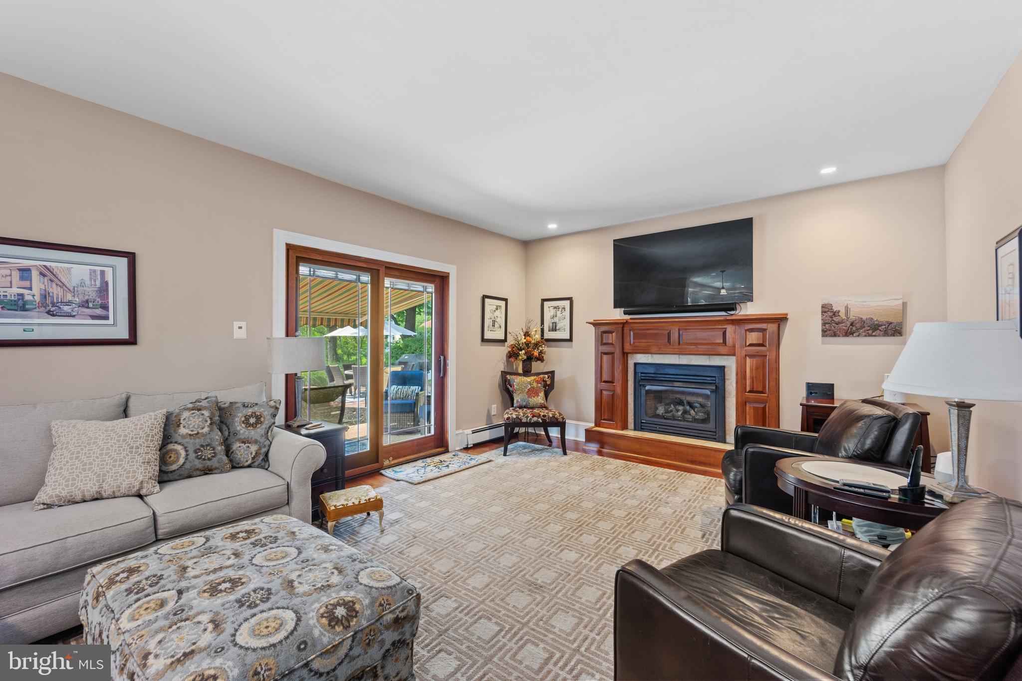 SOUTHAMPTON HILLS - Residential