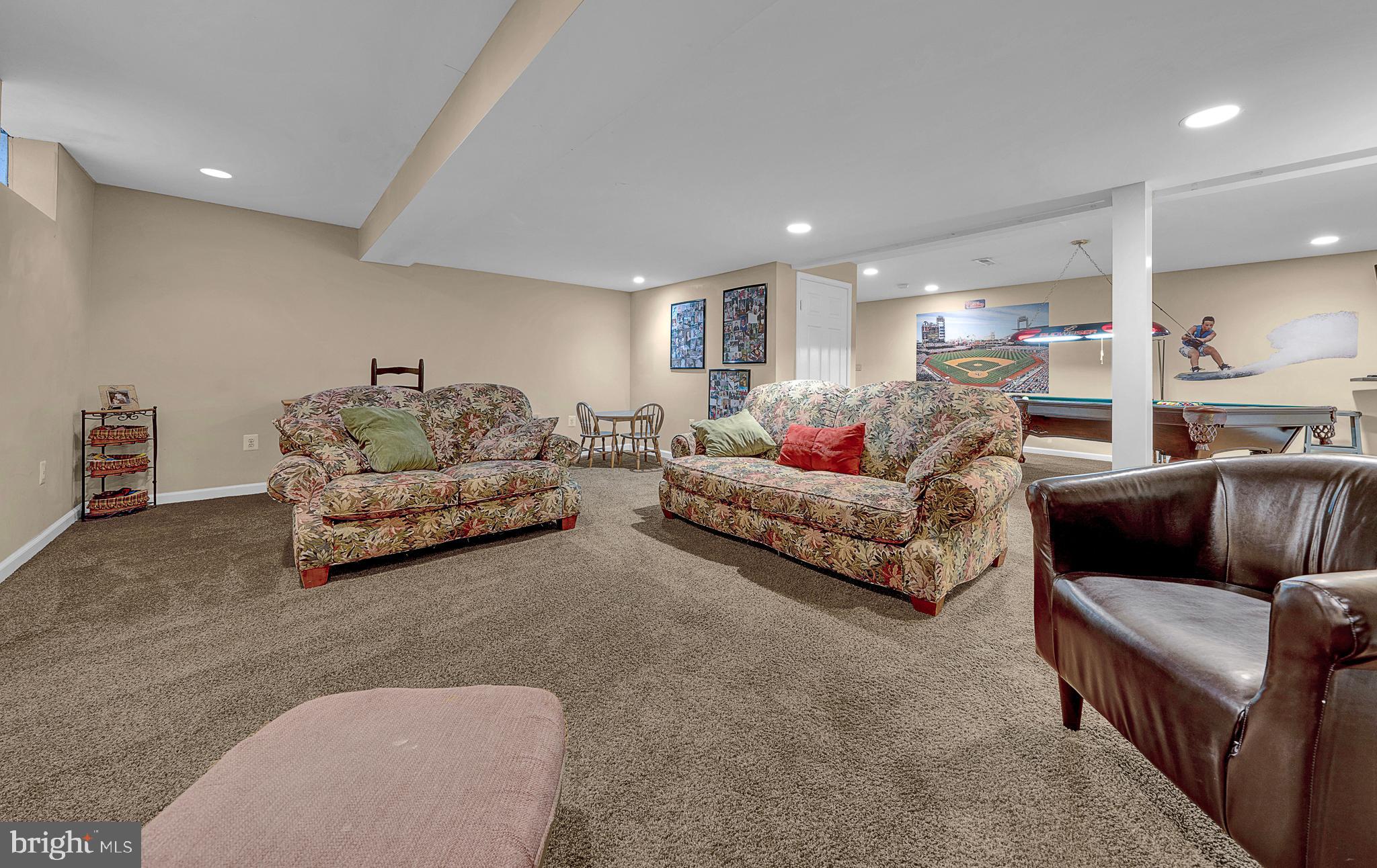 COUNTRY RIDGE - Residential