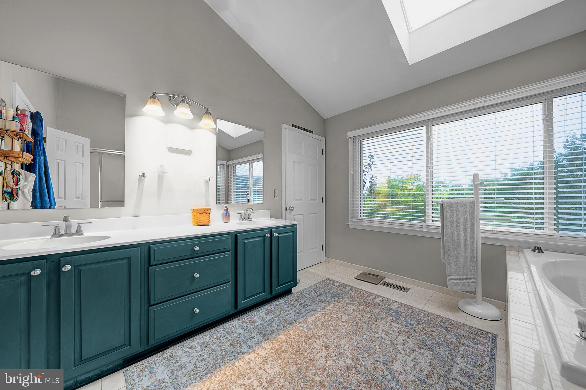 COUNTRY RIDGE - Residential
