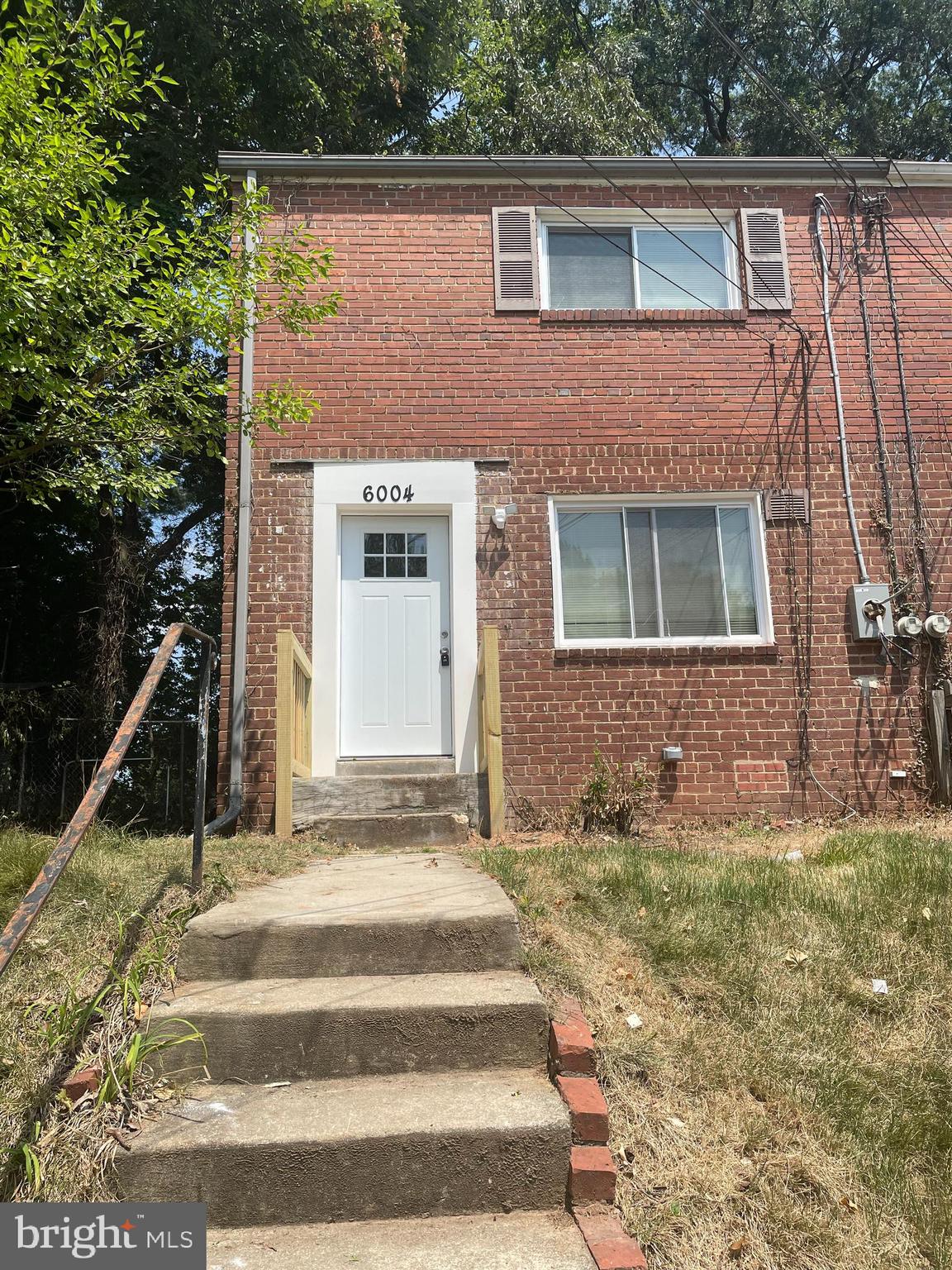 Recently renovated 3 bedrooms, 1.5 bath - end unit townhouse.  All bedrooms are on the 2nd floor - open layout on the first floor with kitchen and living room.   Nice backyard that is behind a park.   Quiet neighborhood - close to stores and restaurants.   Near BW Parkway, Beltway, Metro, and Bus stops.