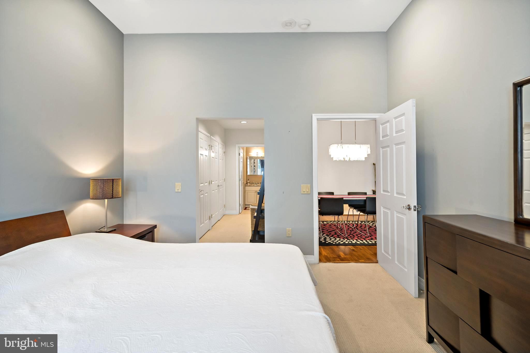 LOGAN SQUARE - Residential
