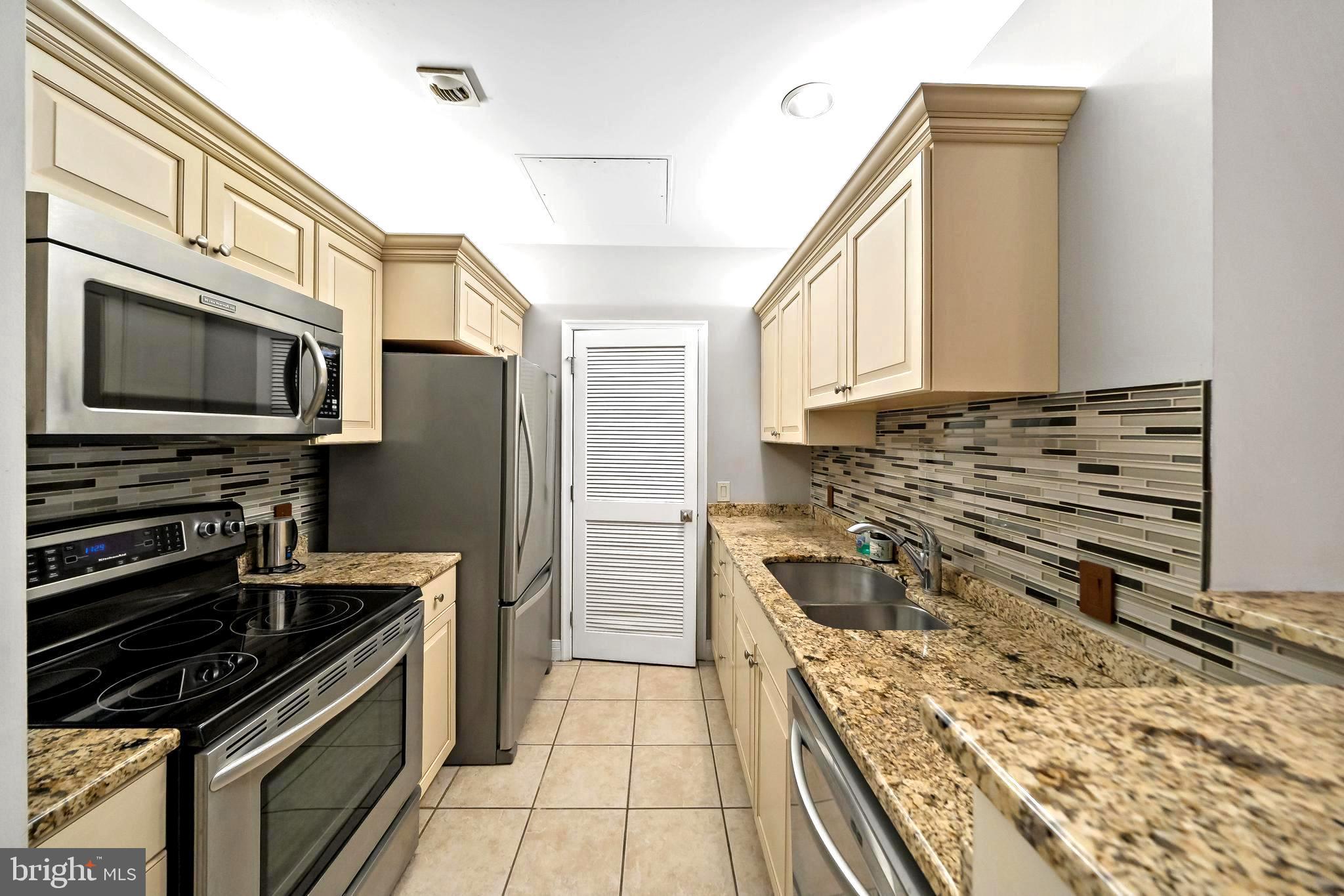 LOGAN SQUARE - Residential