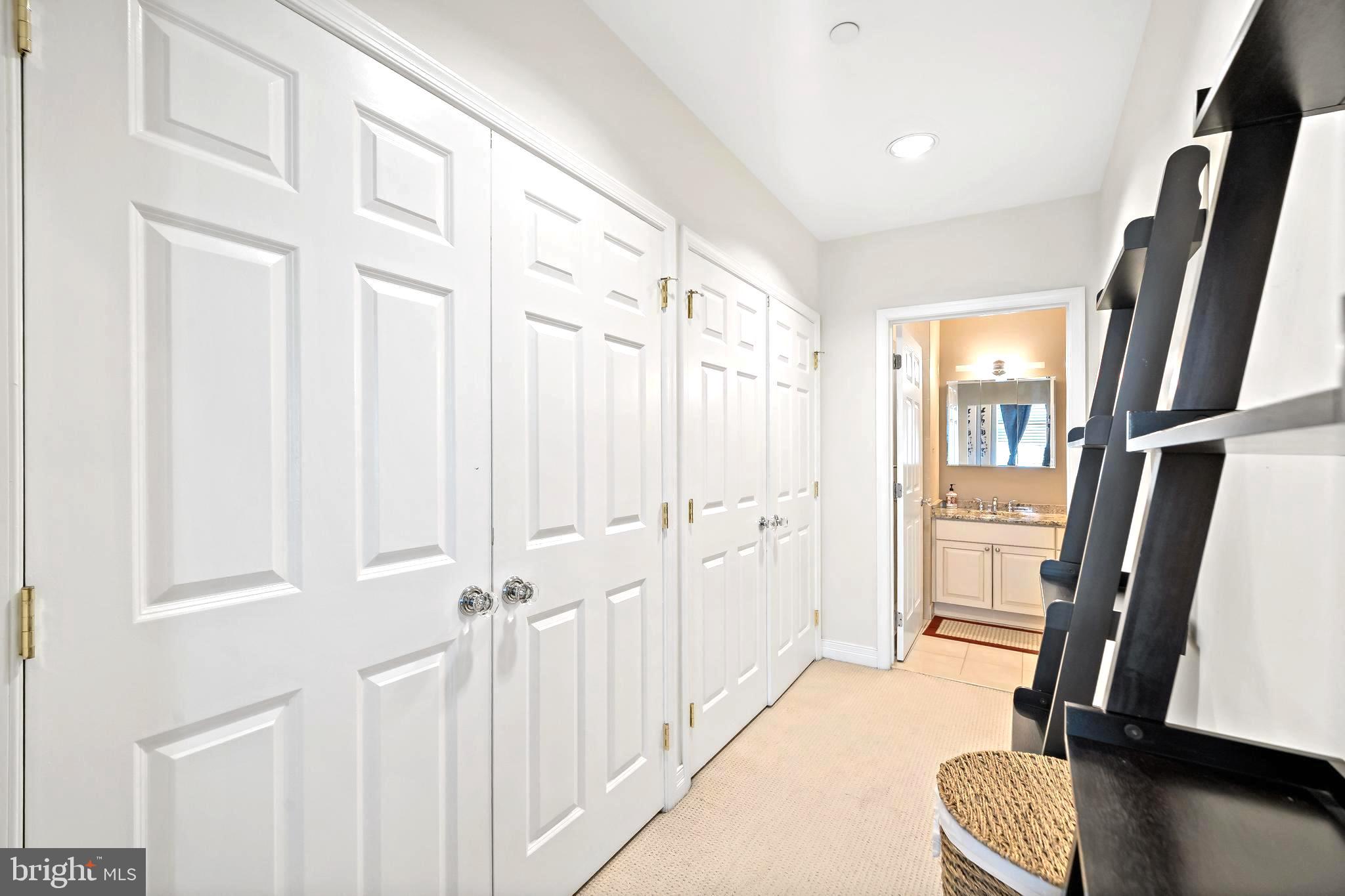 LOGAN SQUARE - Residential