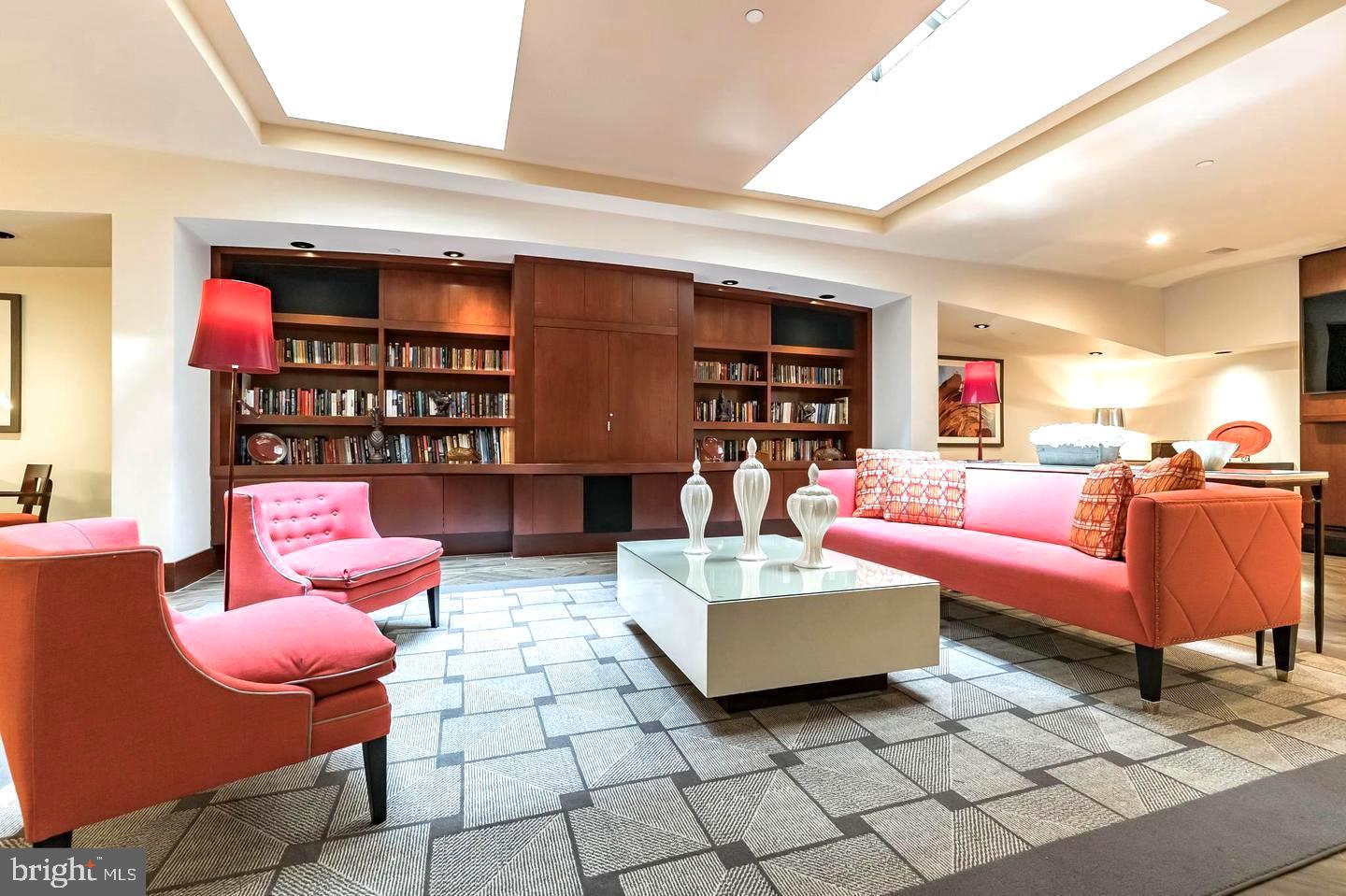 LOGAN SQUARE - Residential