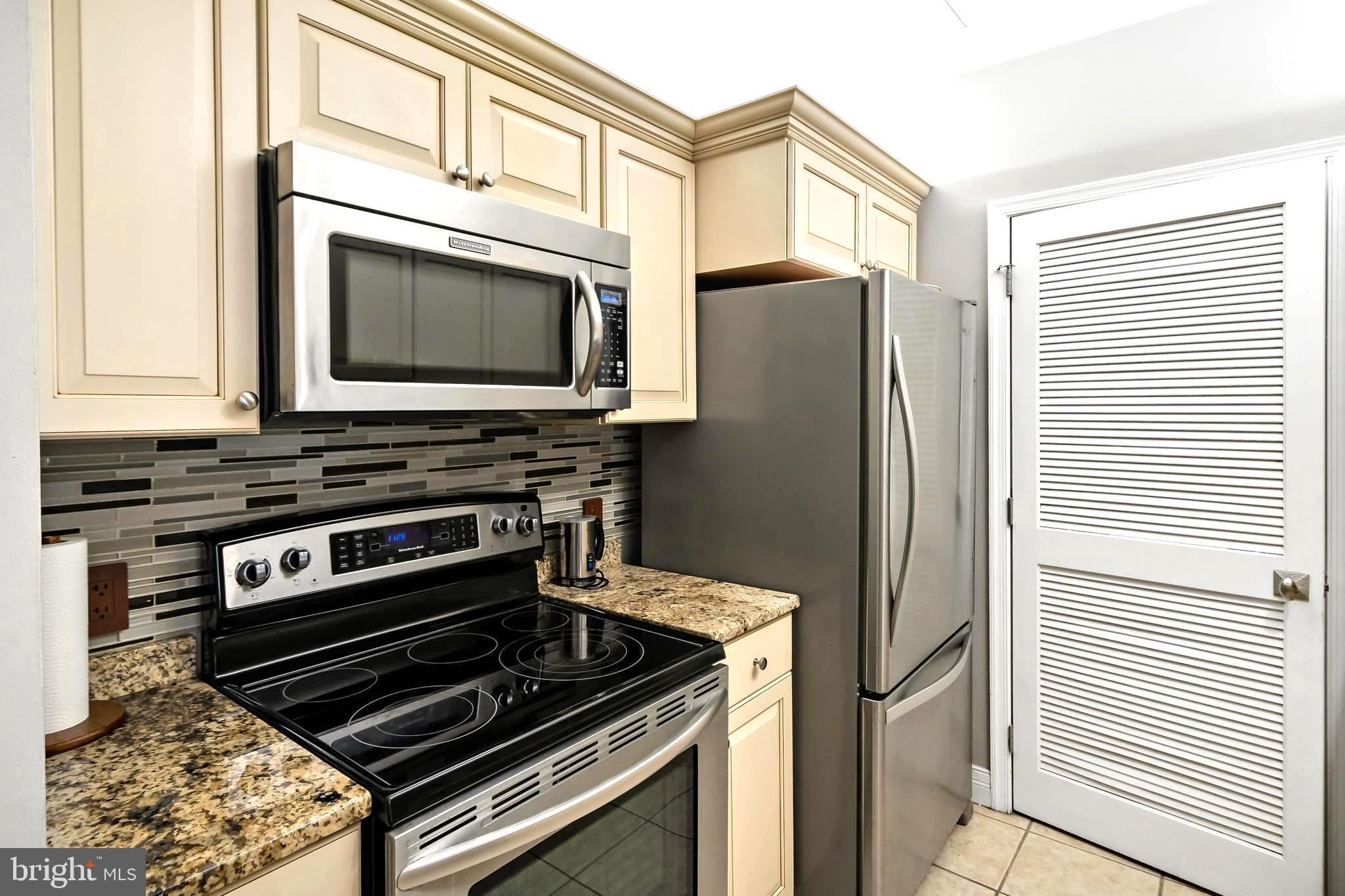 LOGAN SQUARE - Residential