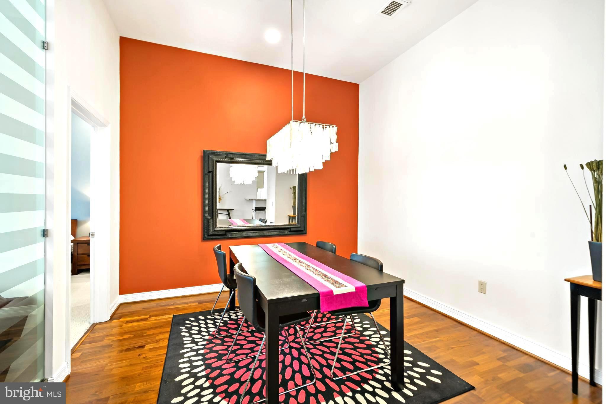 LOGAN SQUARE - Residential