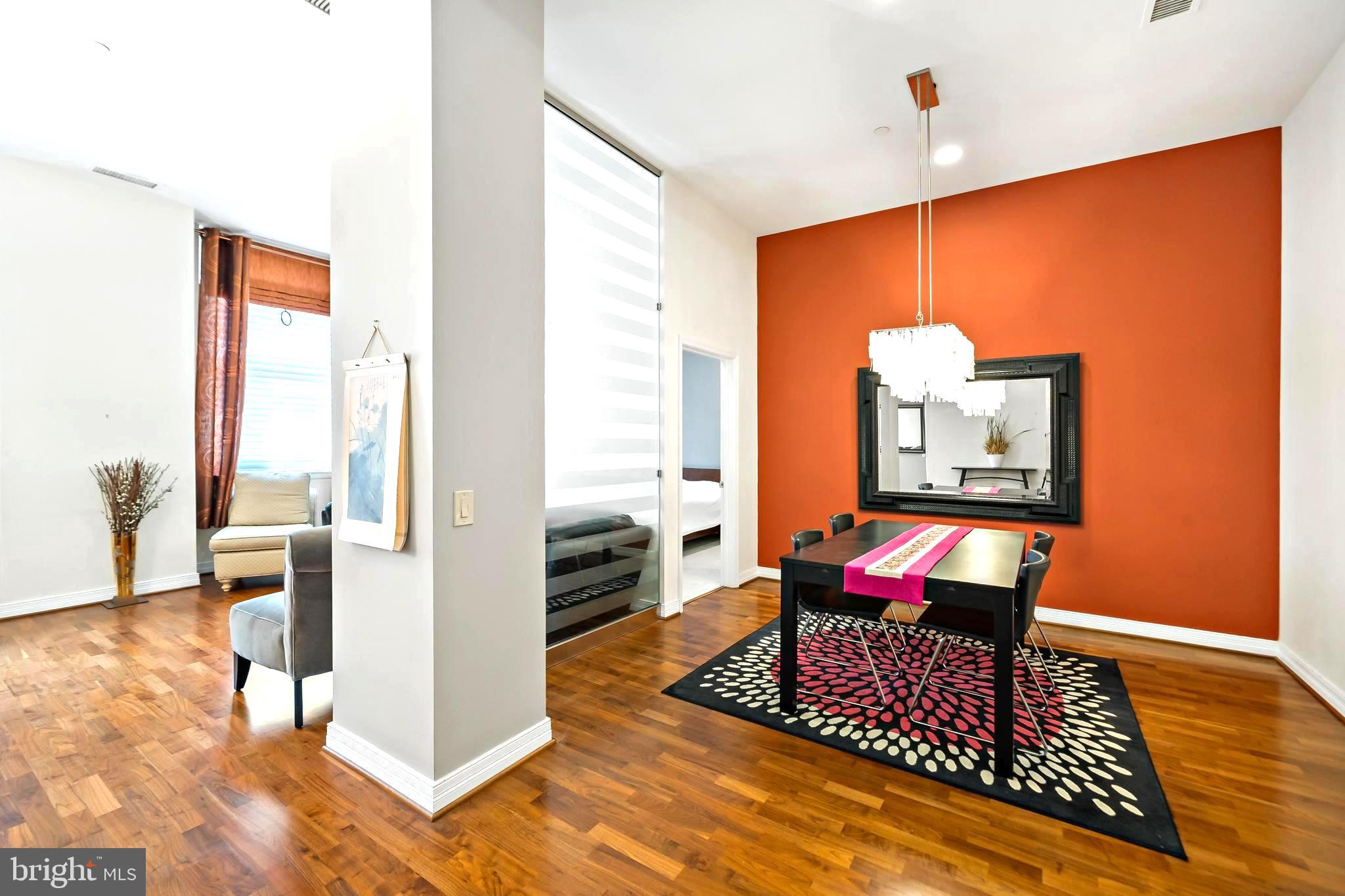 LOGAN SQUARE - Residential