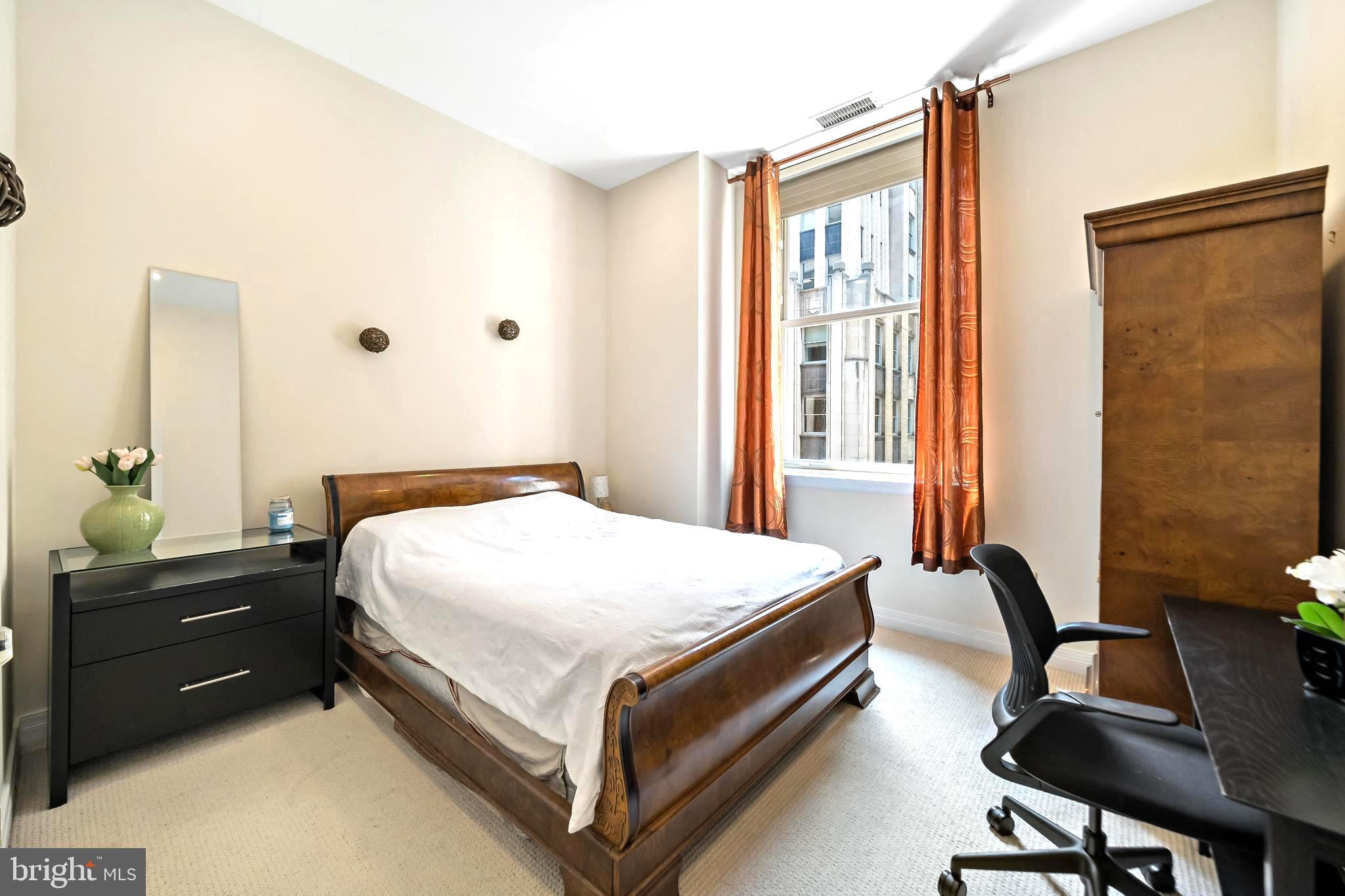 LOGAN SQUARE - Residential