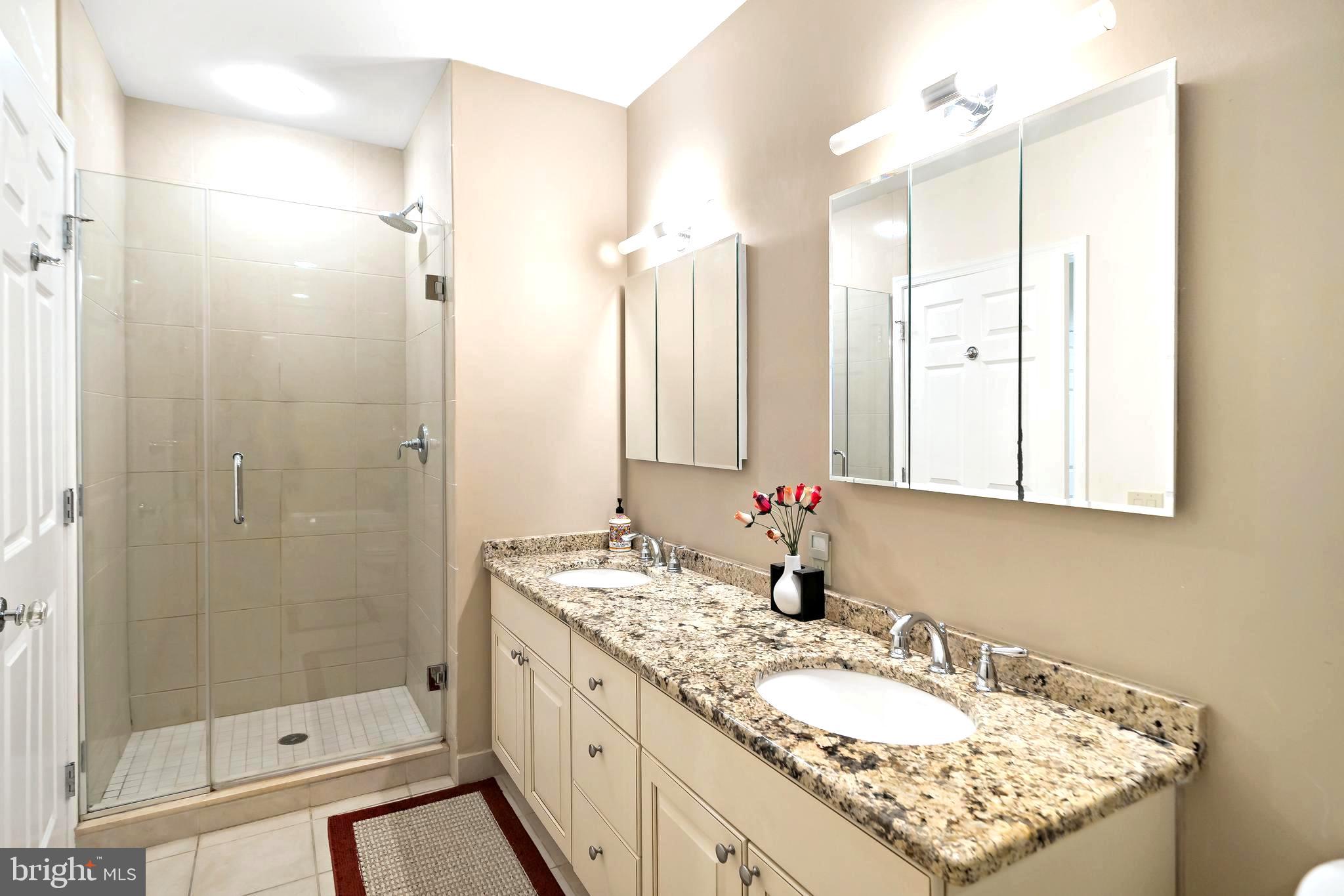 LOGAN SQUARE - Residential