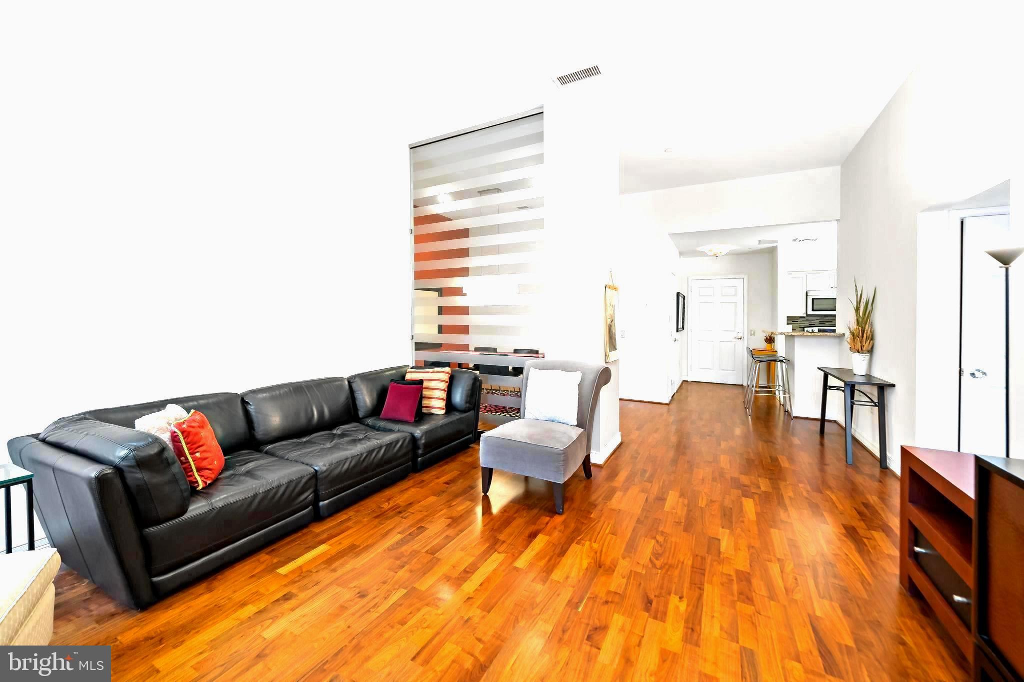 LOGAN SQUARE - Residential