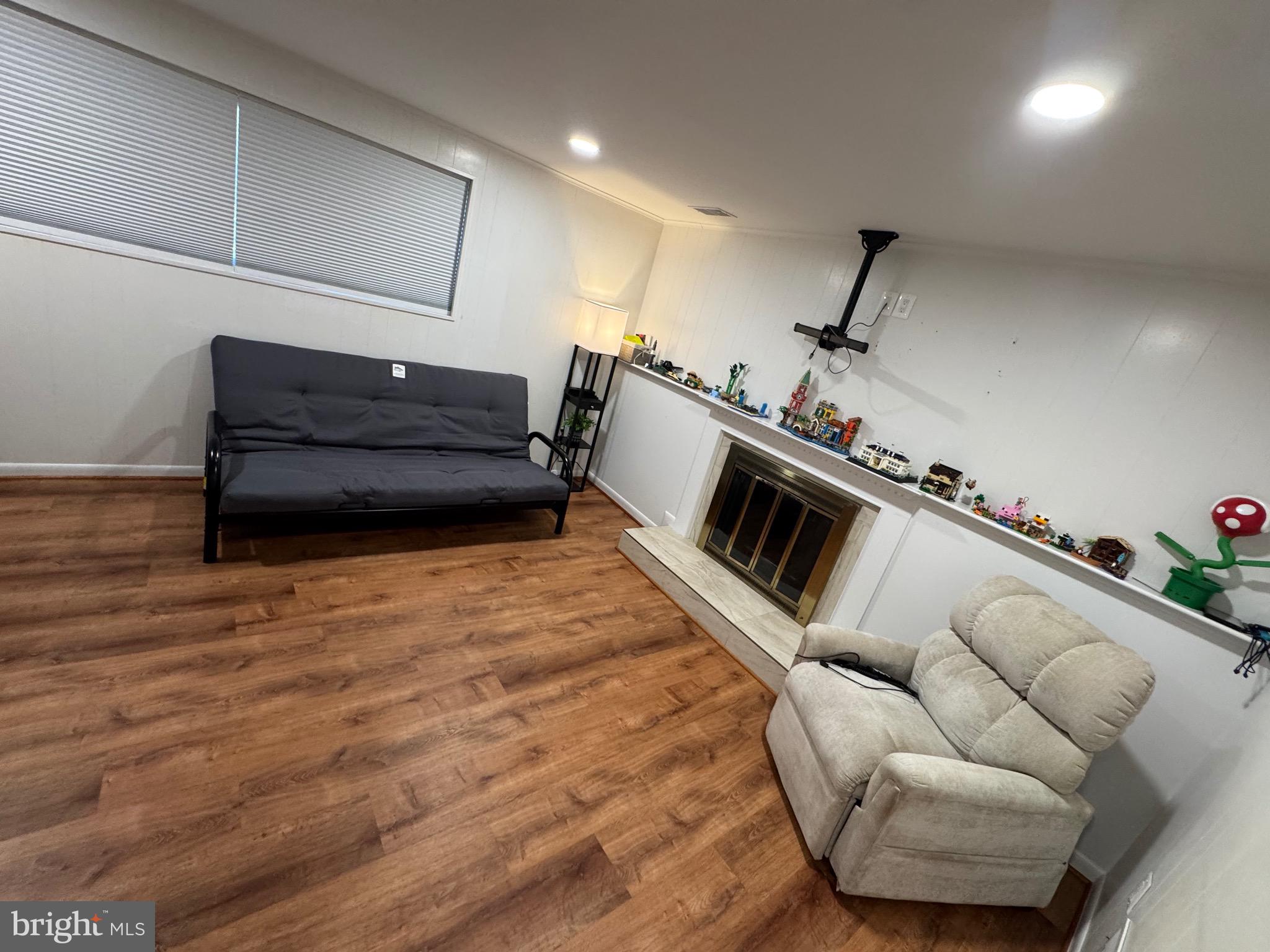 WHEATON WOODS - Residential