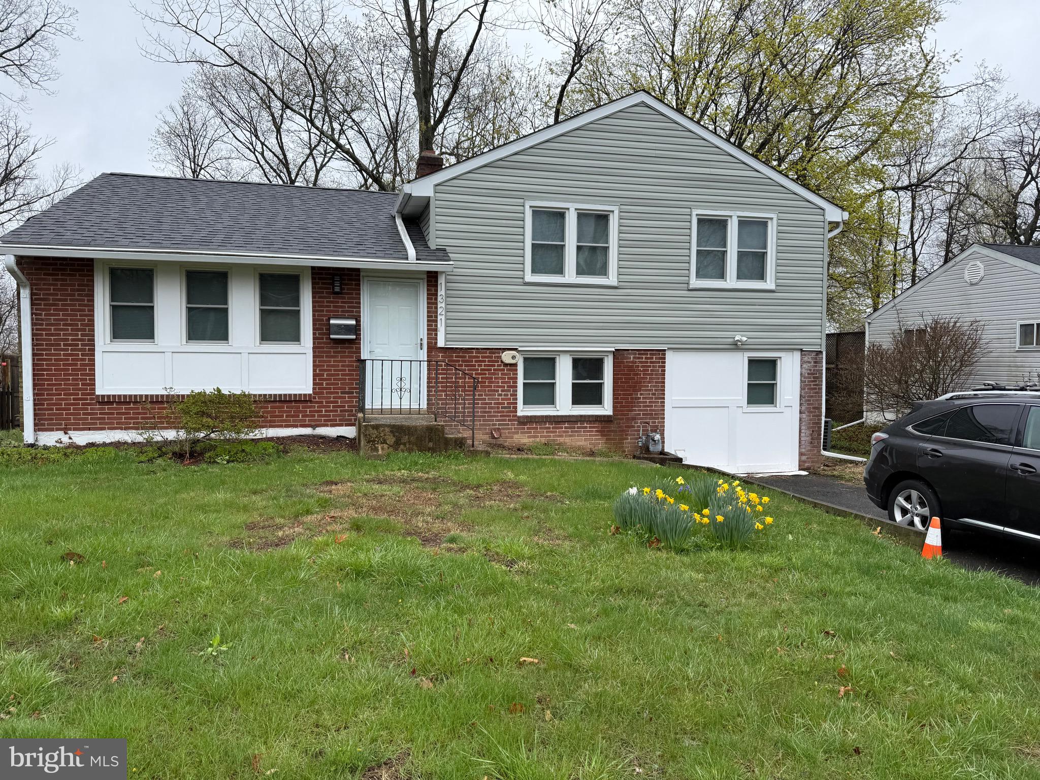 ROSLYN - Residential Lease