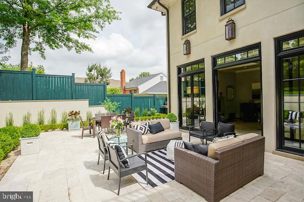 WHITEHALL MANOR - Residential