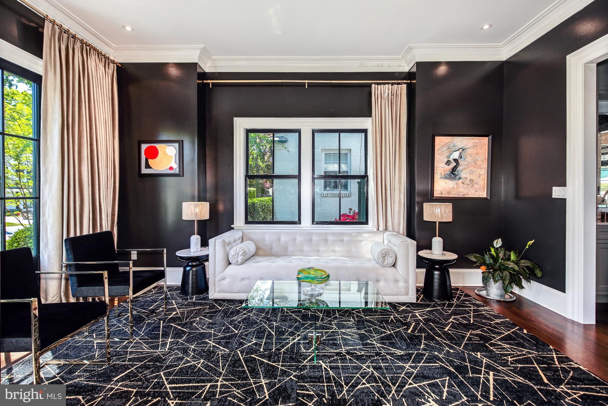 WHITEHALL MANOR - Residential