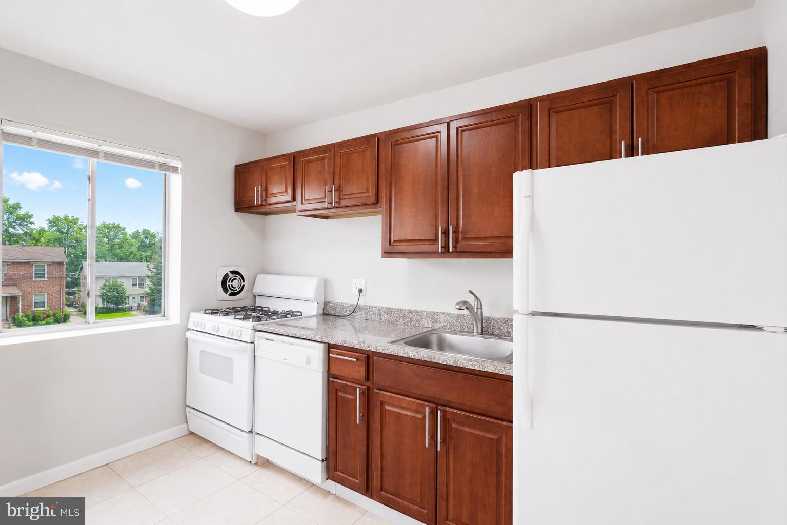 THE CAROLYN - Residential