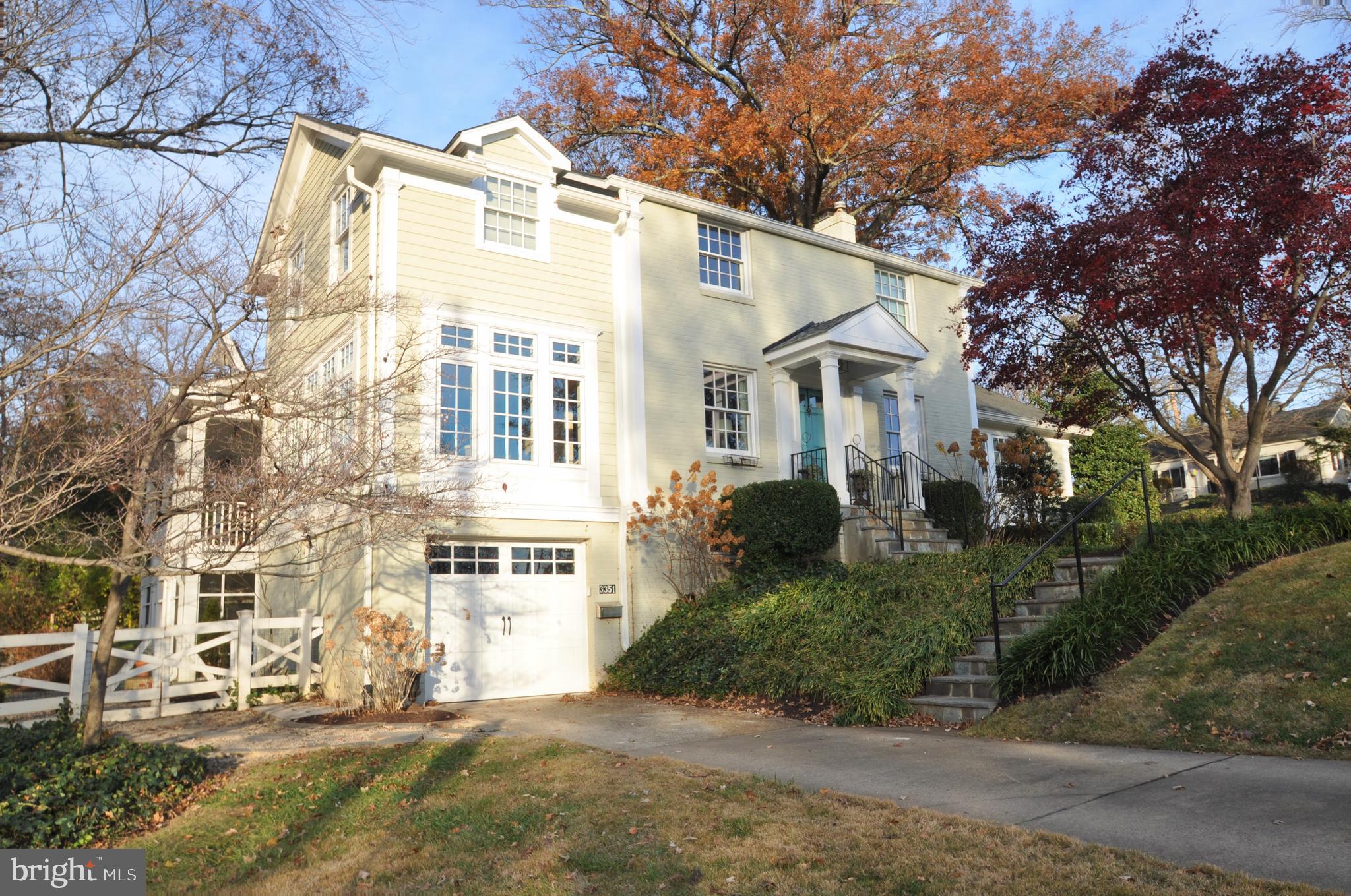 COUNTRY CLUB MANOR - Residential