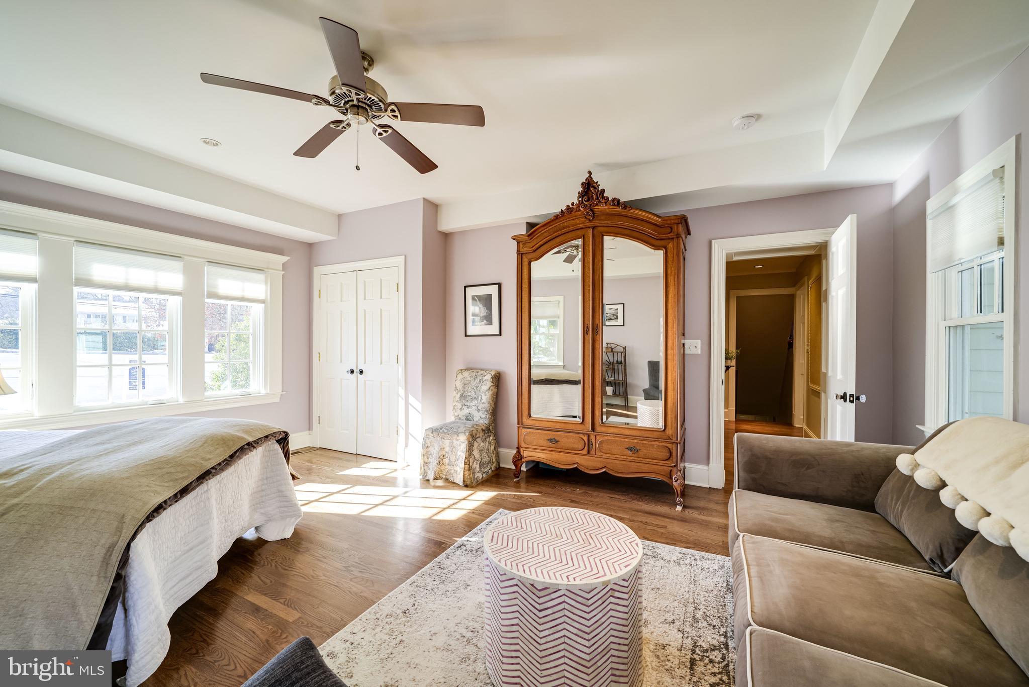 COUNTRY CLUB MANOR - Residential