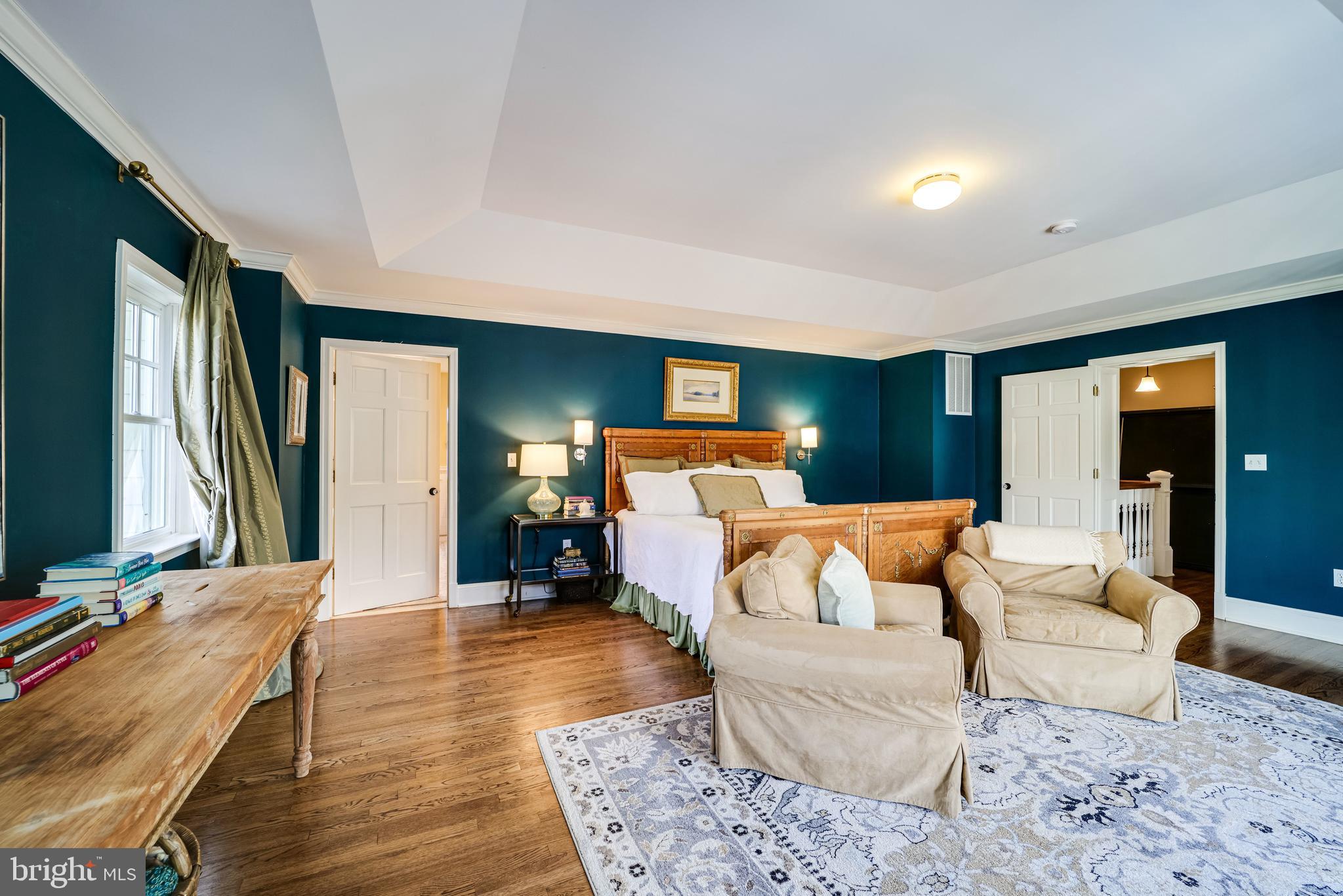 COUNTRY CLUB MANOR - Residential