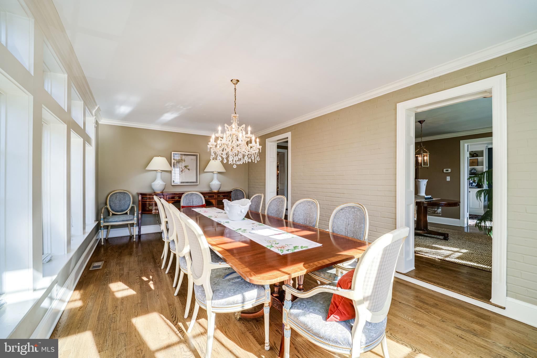 COUNTRY CLUB MANOR - Residential