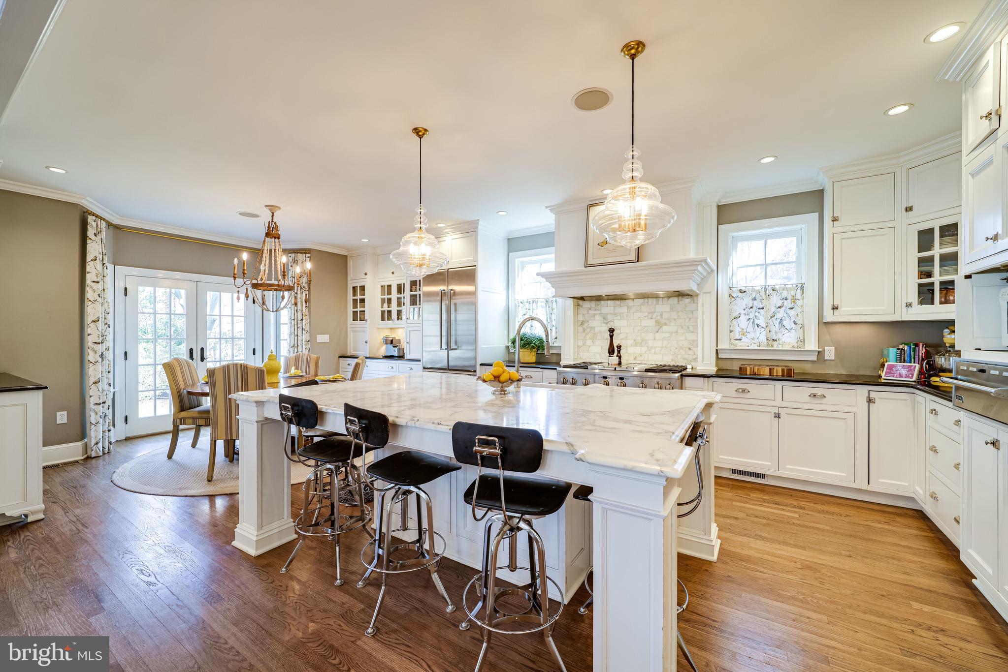 COUNTRY CLUB MANOR - Residential